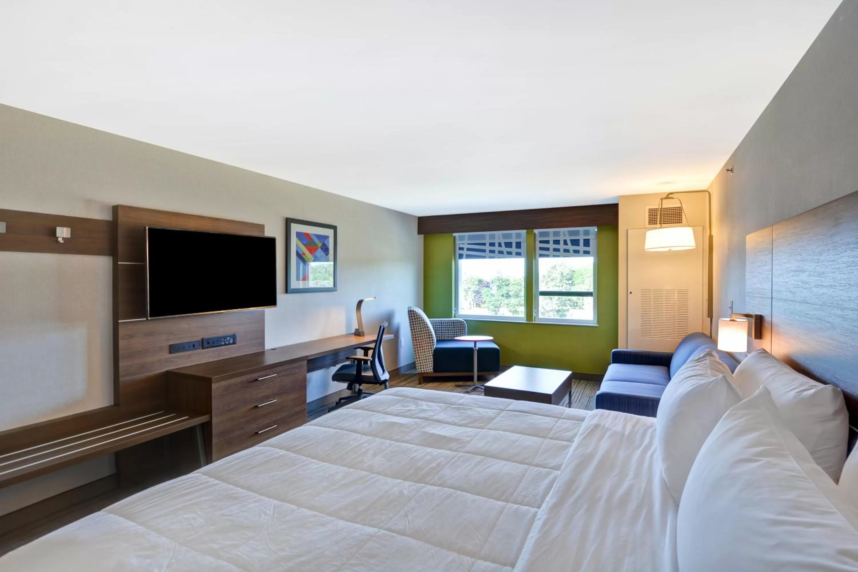 Photo of the whole room, Bed in Holiday Inn Express Boston by IHG