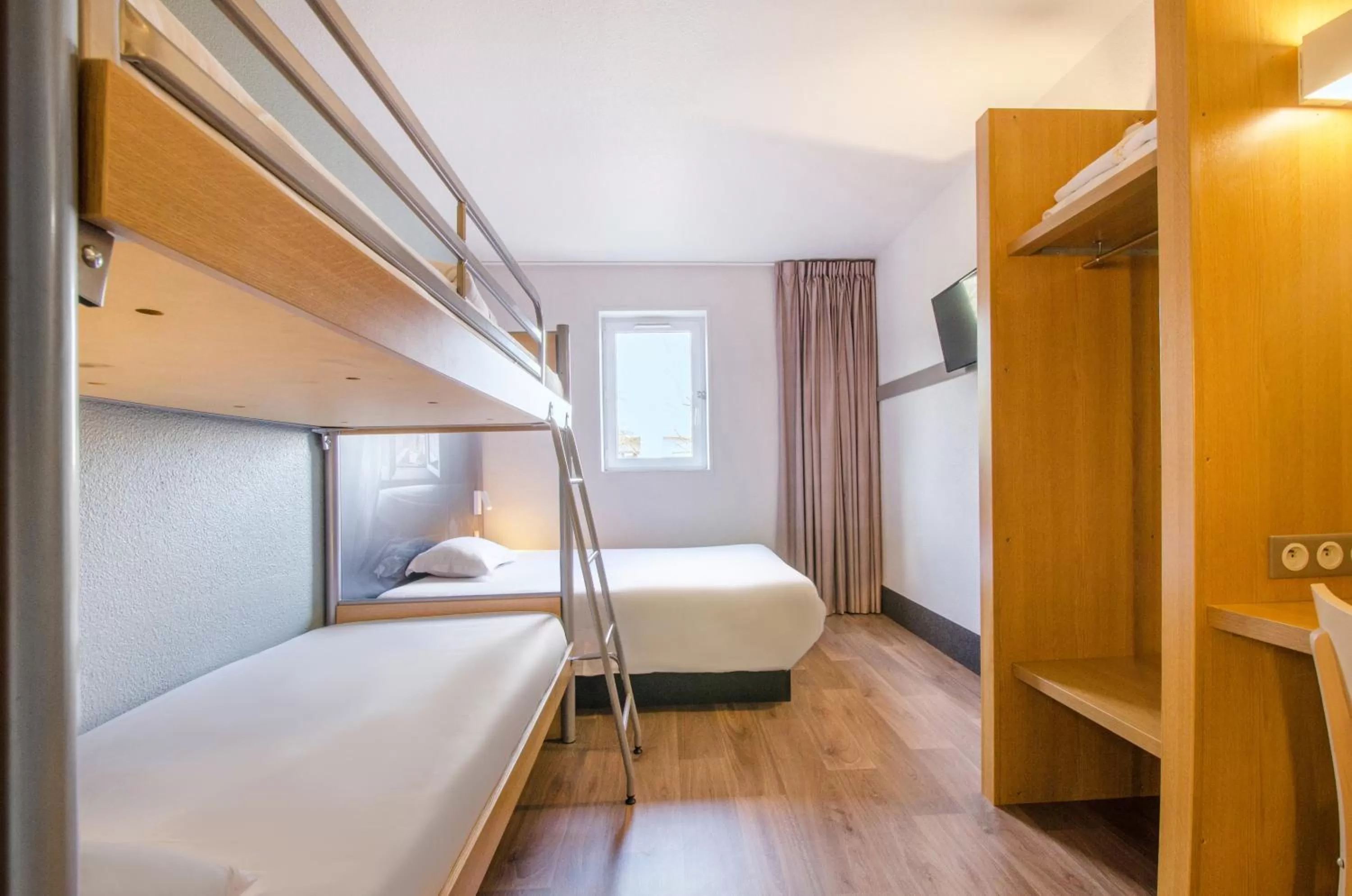 Bedroom, Bed in B&B HOTEL Meaux