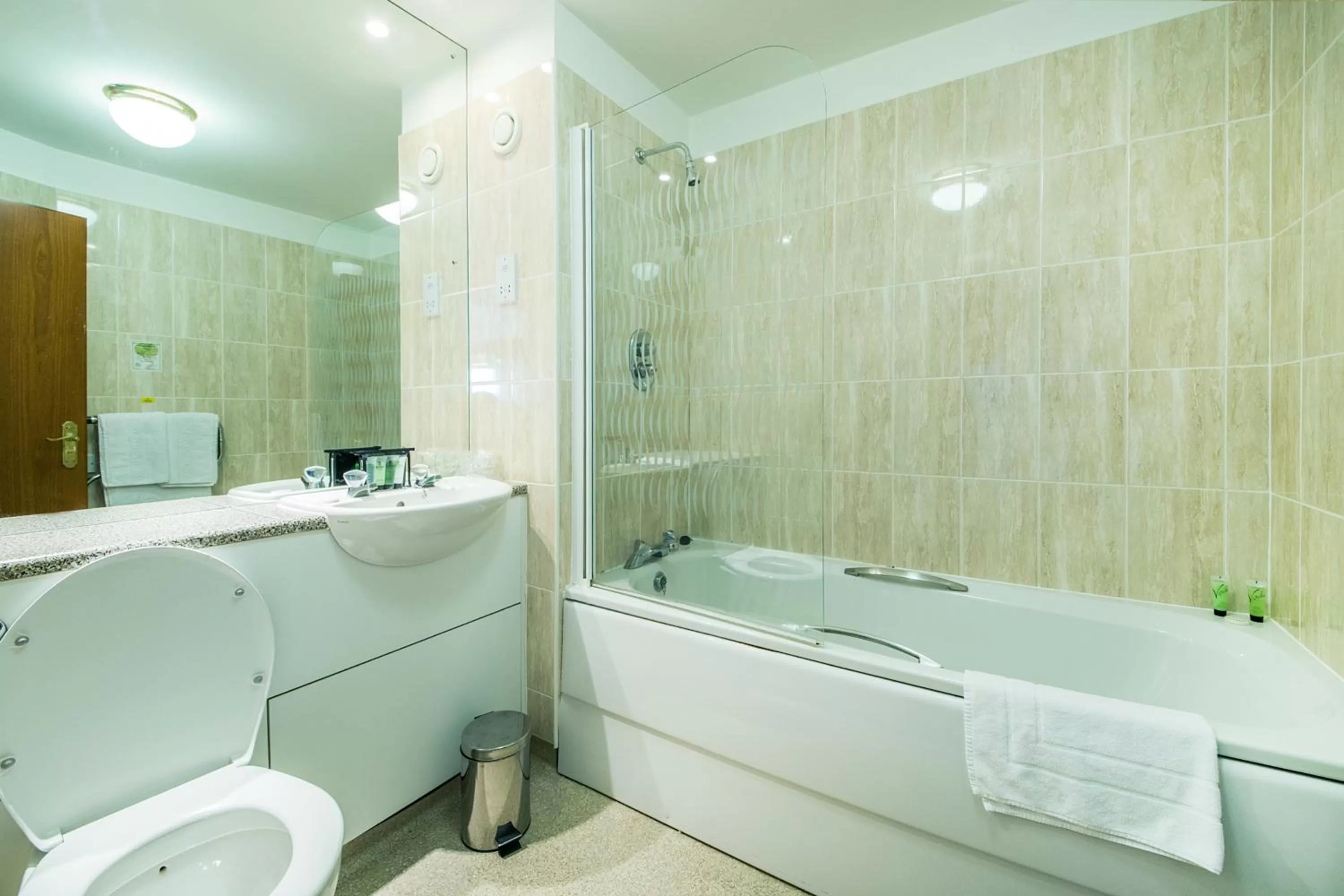 Superior Twin Room in Arden Hotel And Leisure Club