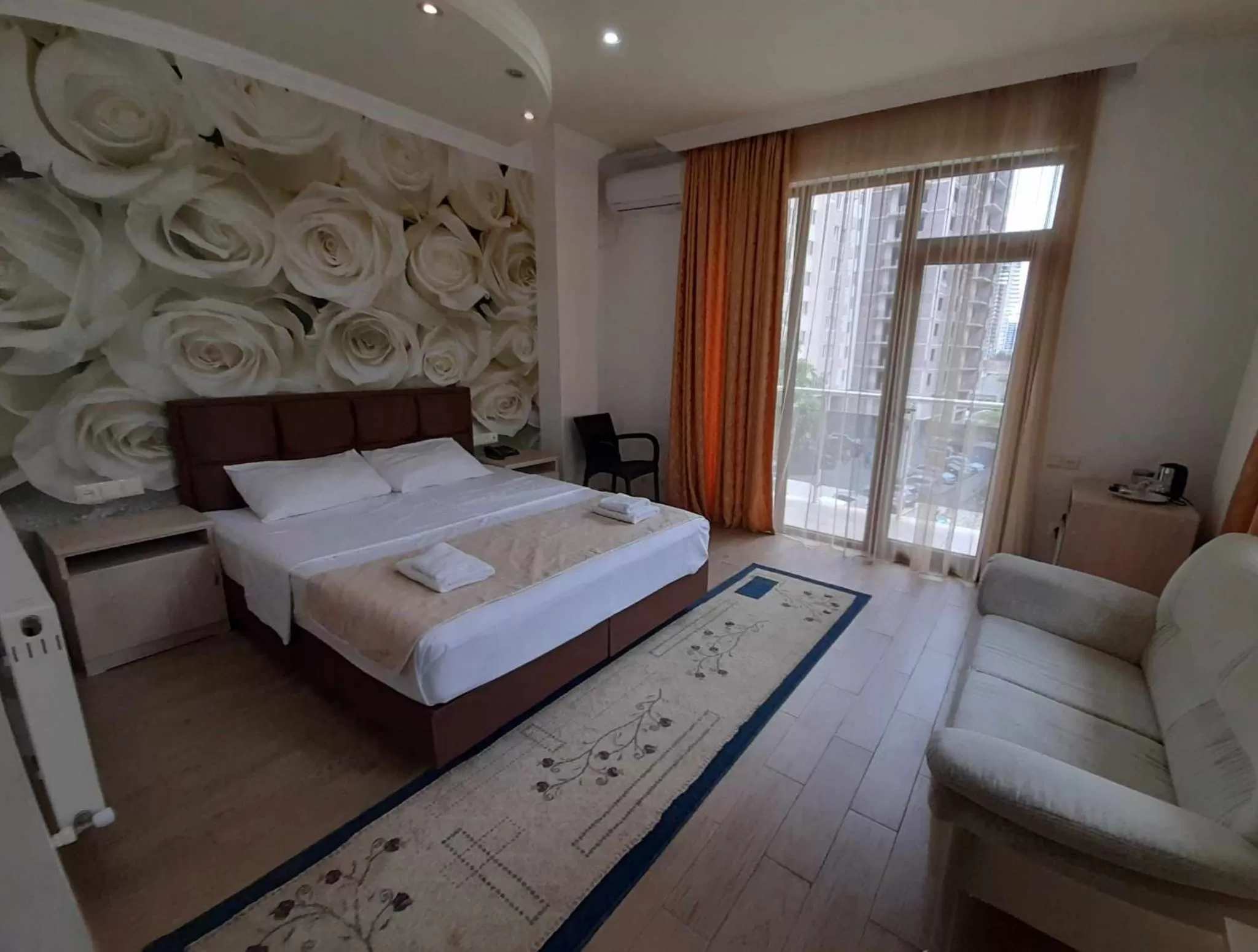 Seating area, Bed in Hotel Royal Palace