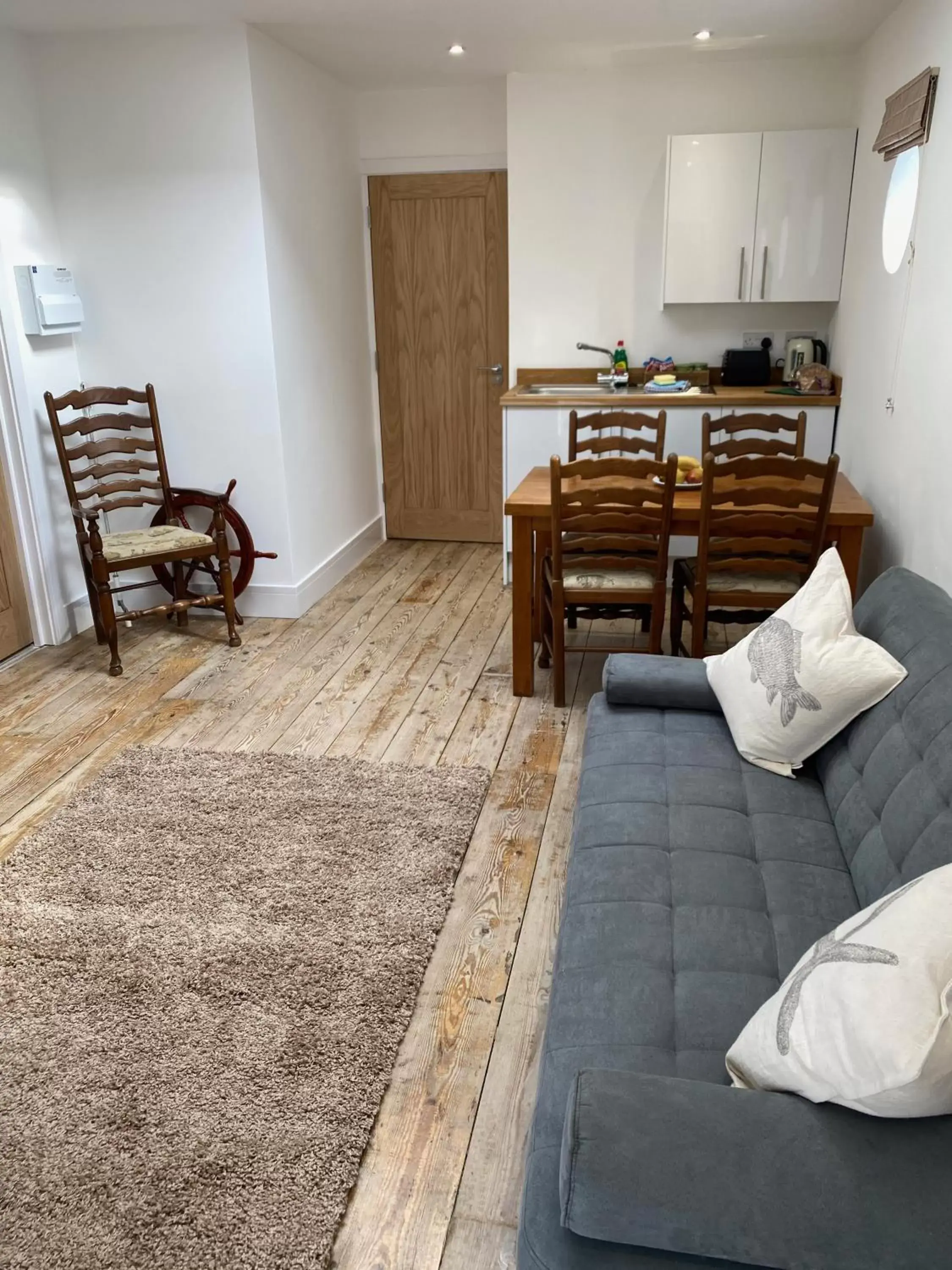 Deluxe King Suite in The Pilot Boat Inn, Isle of Wight Deluxe King Suite in The Pilot Boat Inn, Isle of Wight