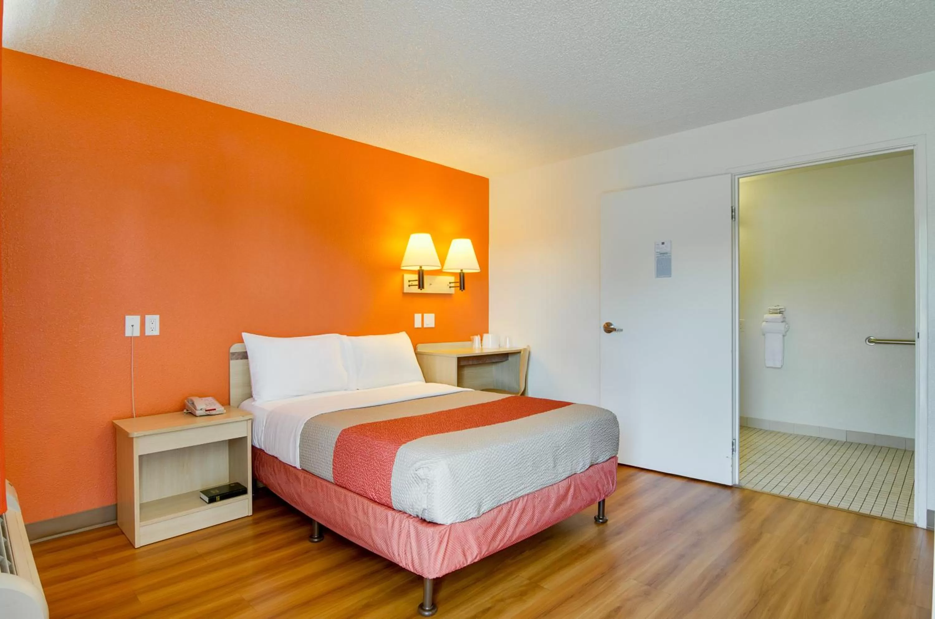 Bedroom, Bed in Motel 6-Tacoma, WA - Fife