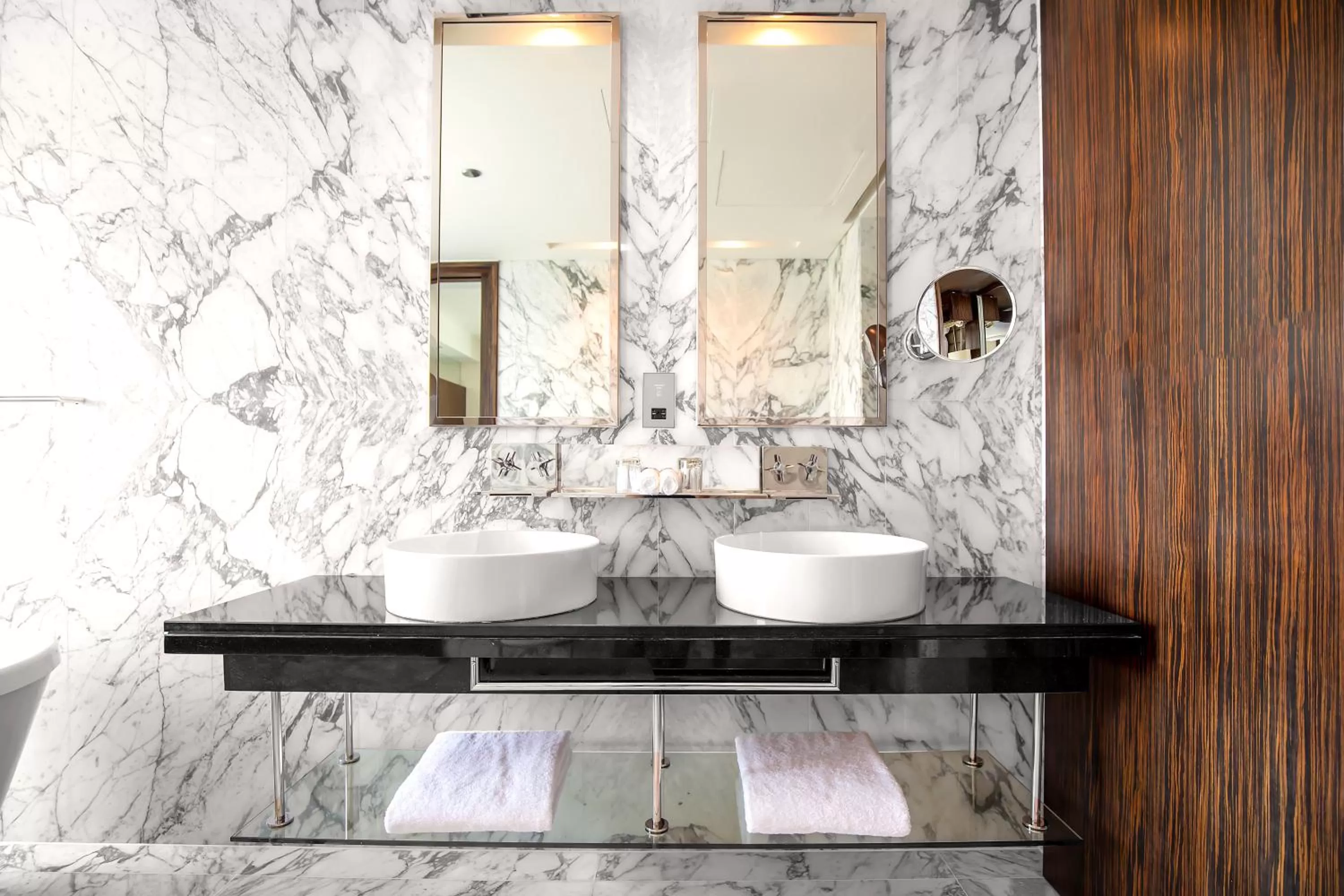 Bathroom in voco - Bonnington Dubai by IHG