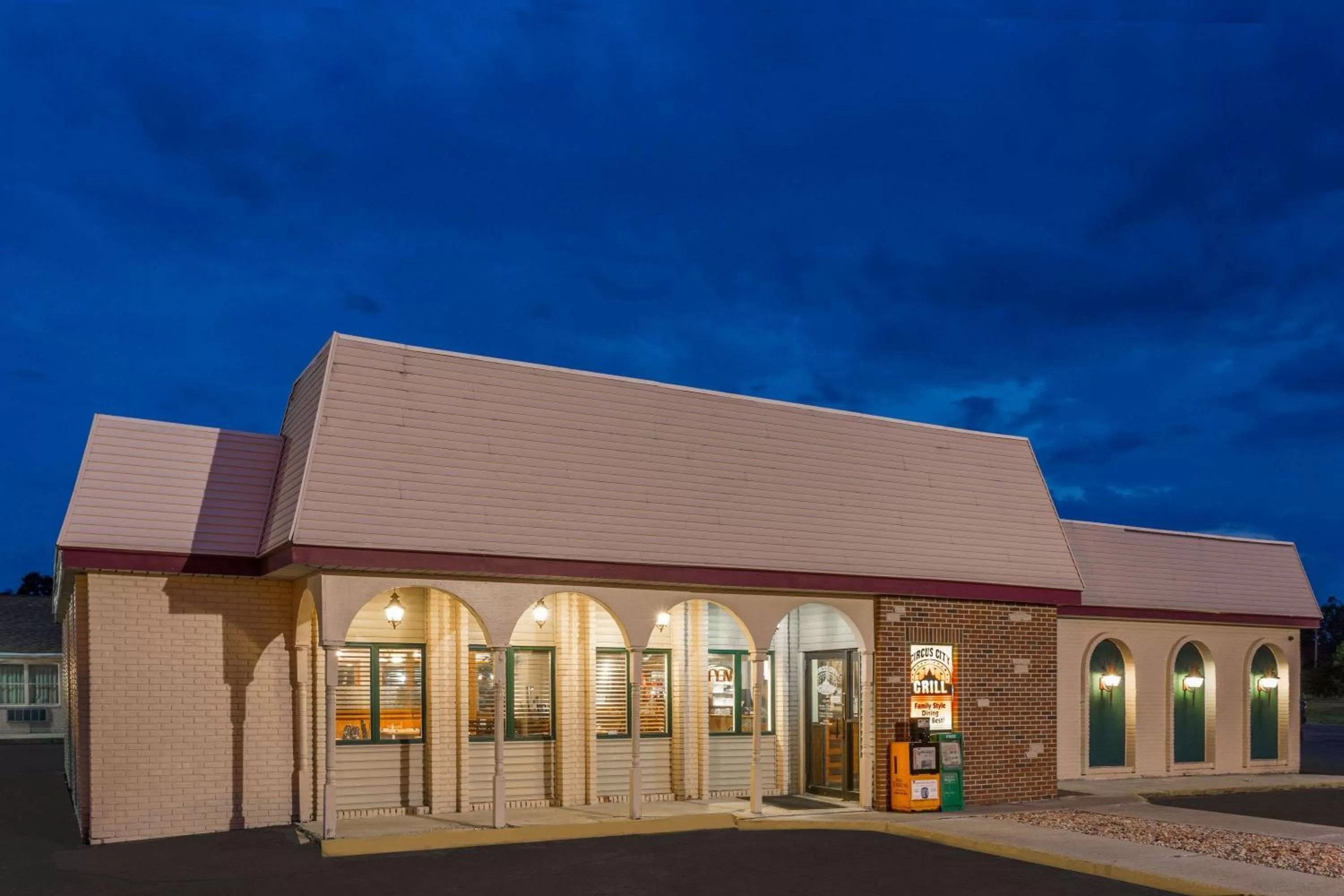 Property building in Knights Inn Peru