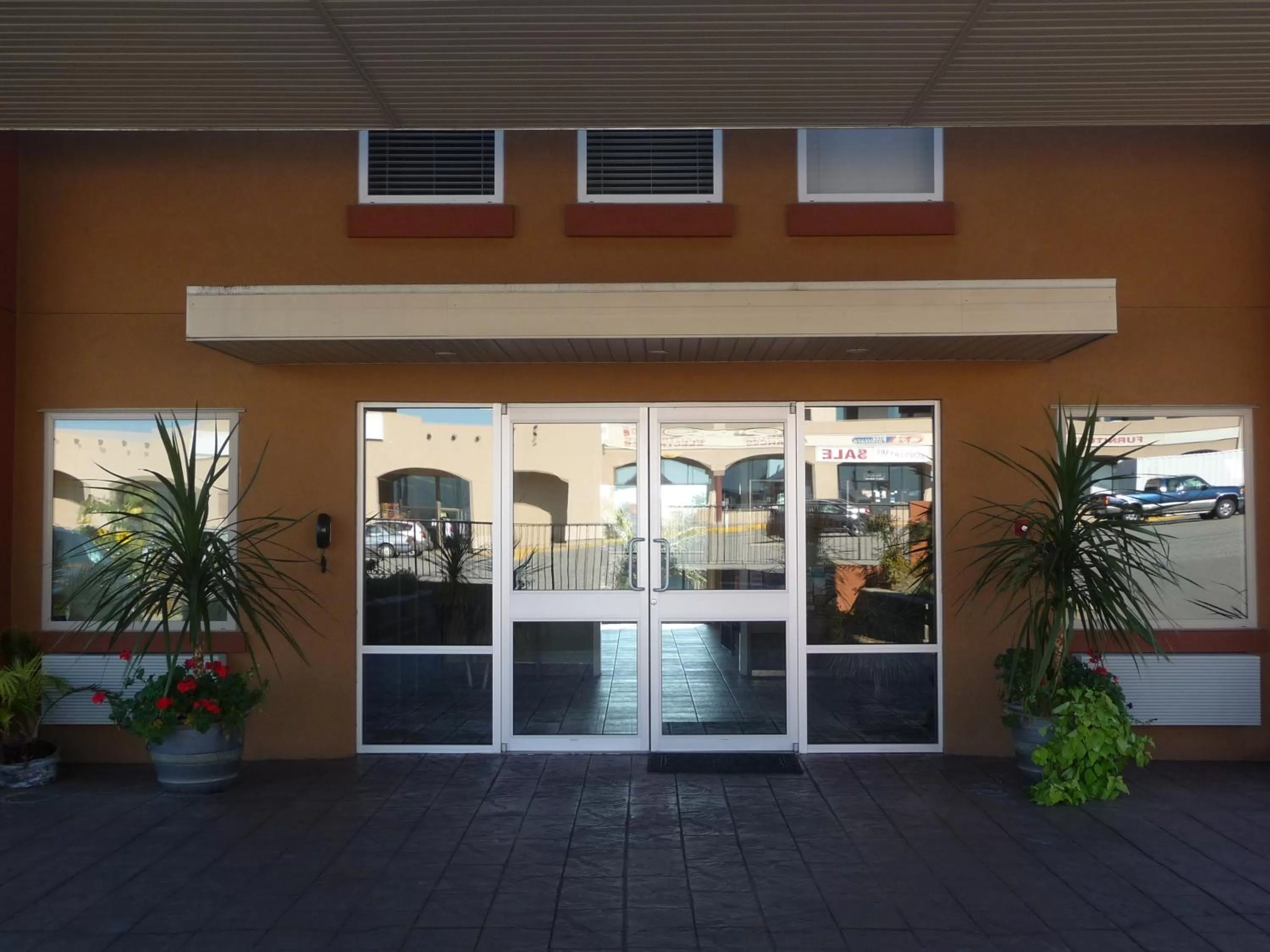 Facade/entrance in Super 8 by Wyndham Osoyoos