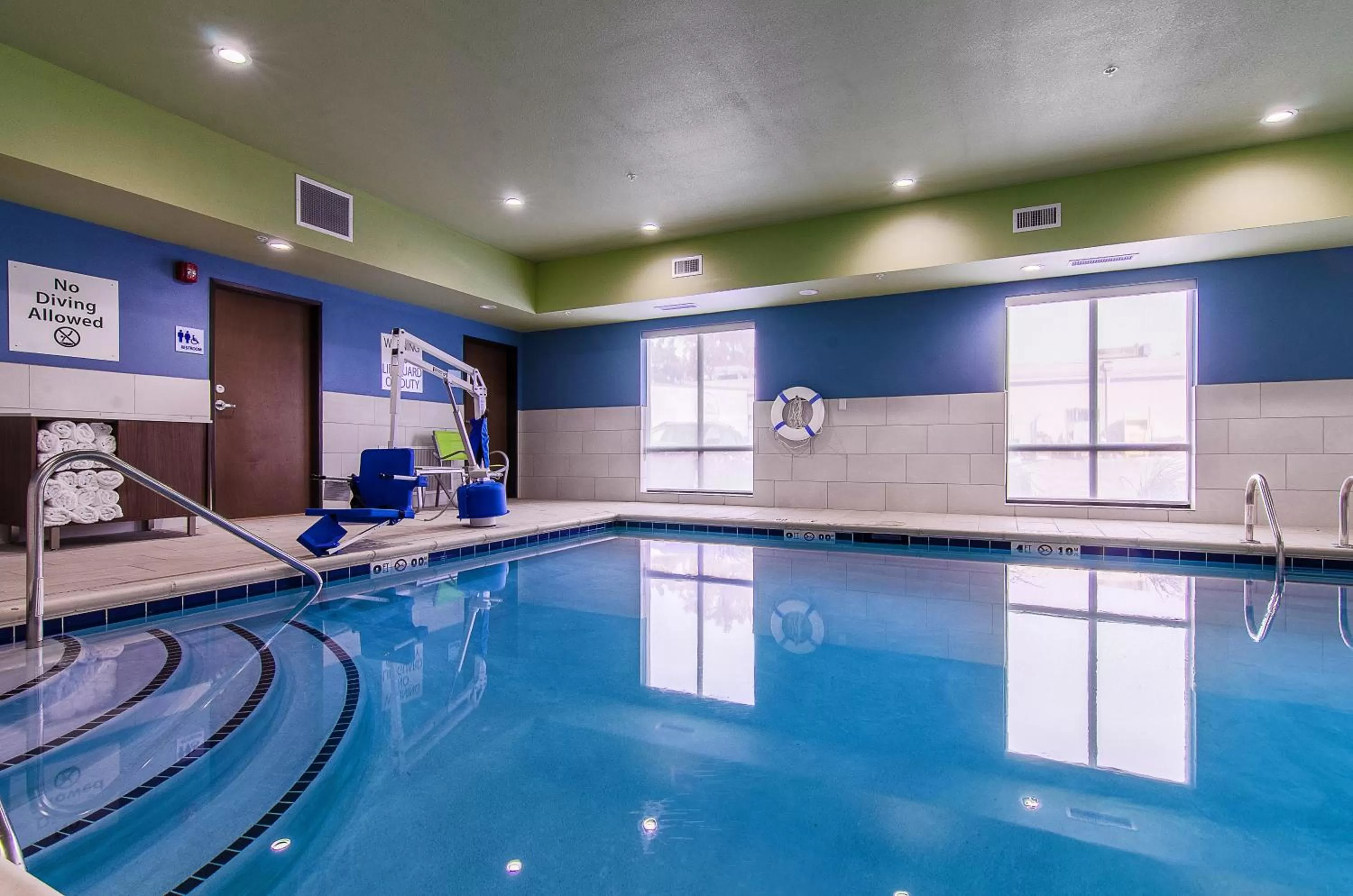 Swimming pool in Holiday Inn Express & Suites - Atchison by IHG