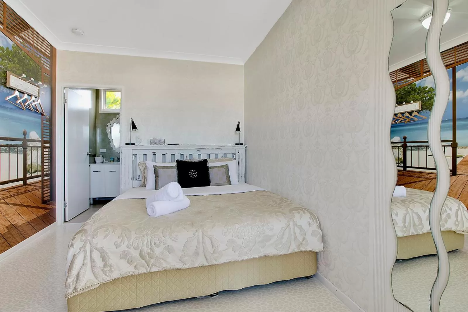 Bed in Coral Inn Boutique Motel