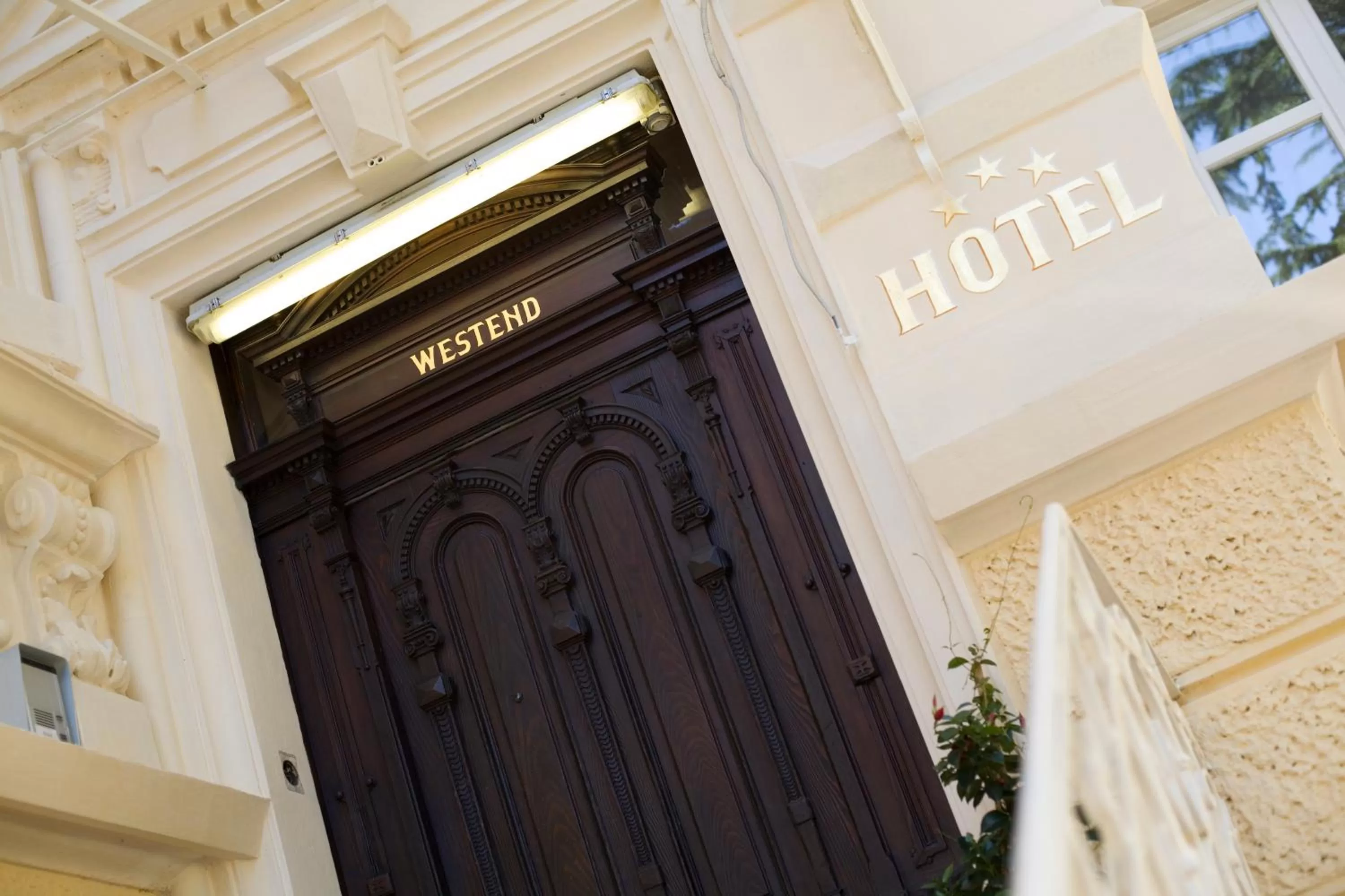 Facade/entrance in Hotel Villa Westend