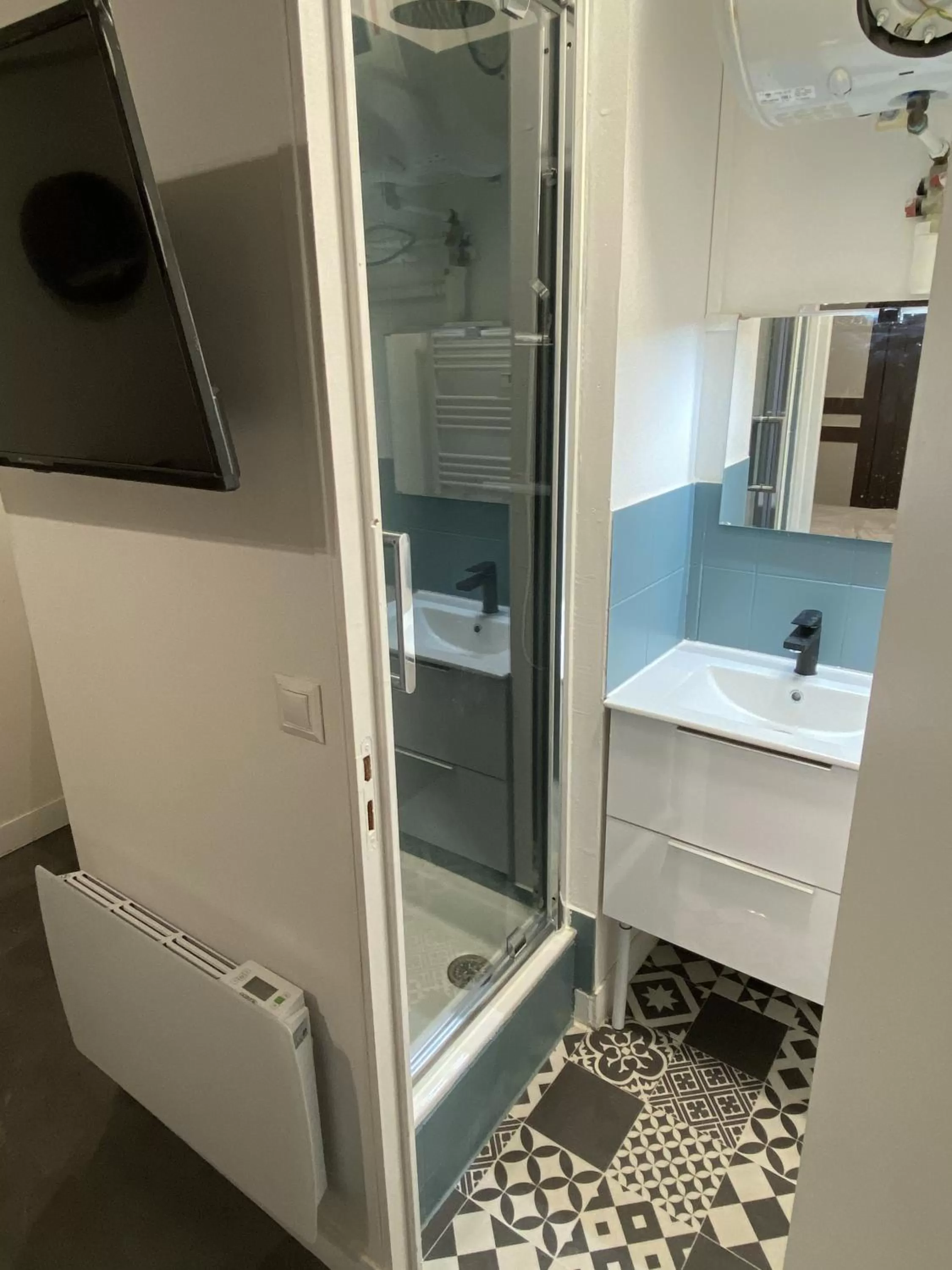 Shower in Lh Rooms Location