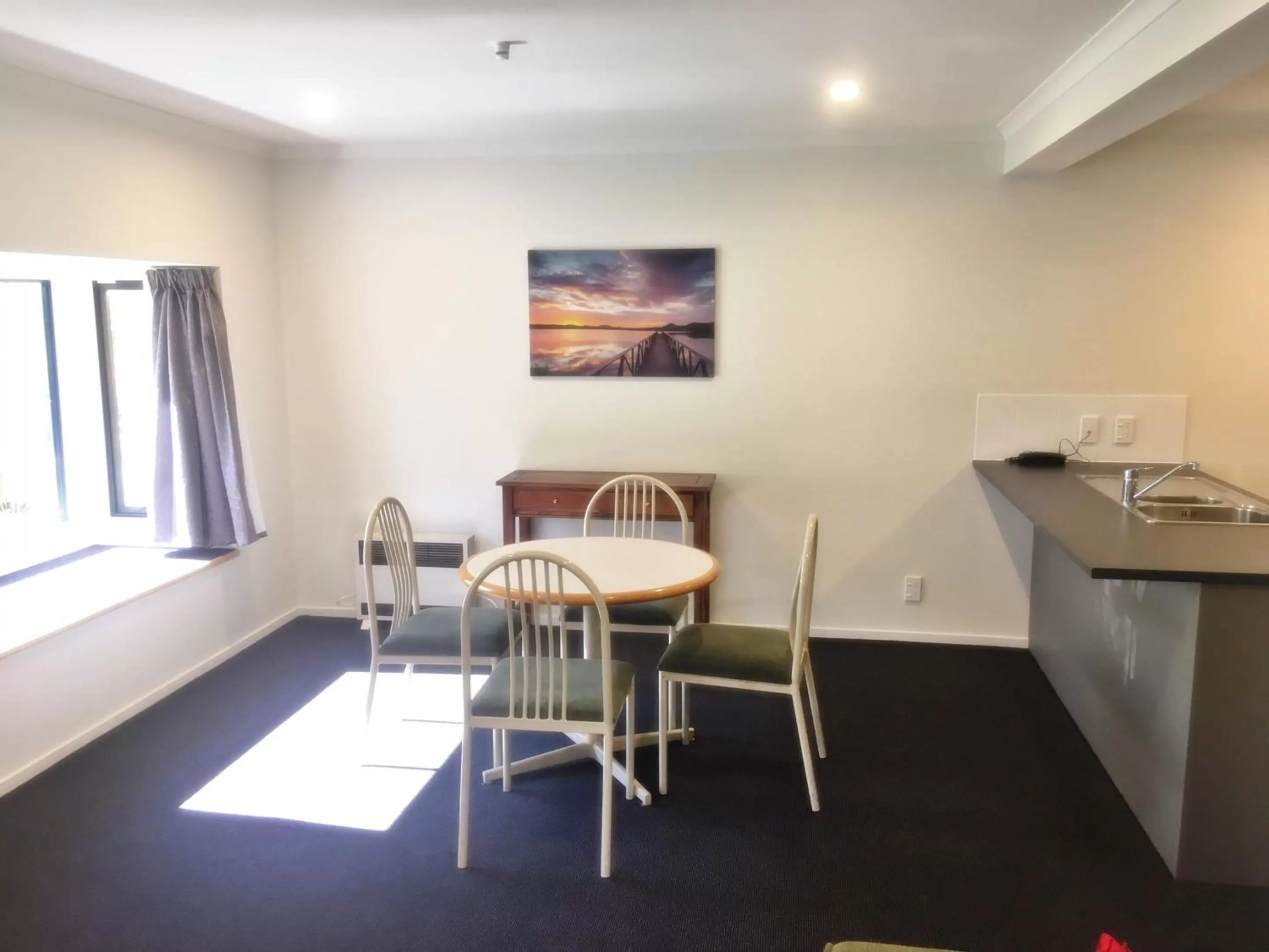 Dining area in Woodlands Motels And Apartments