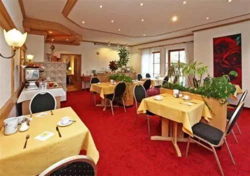 Restaurant/places to eat in Hotel Restaurant Adler