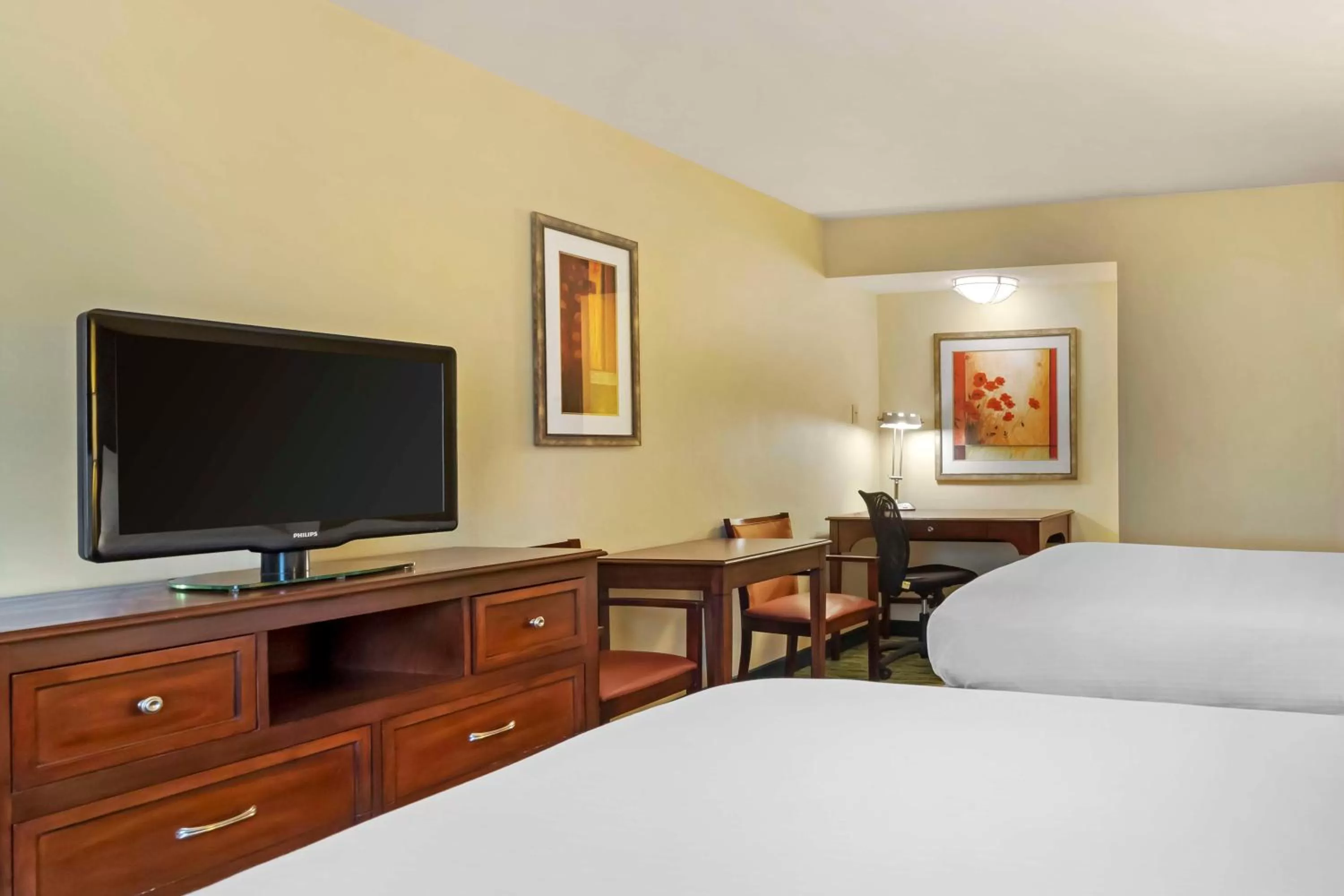 Bedroom, Bed in Best Western McAllen Medical Center