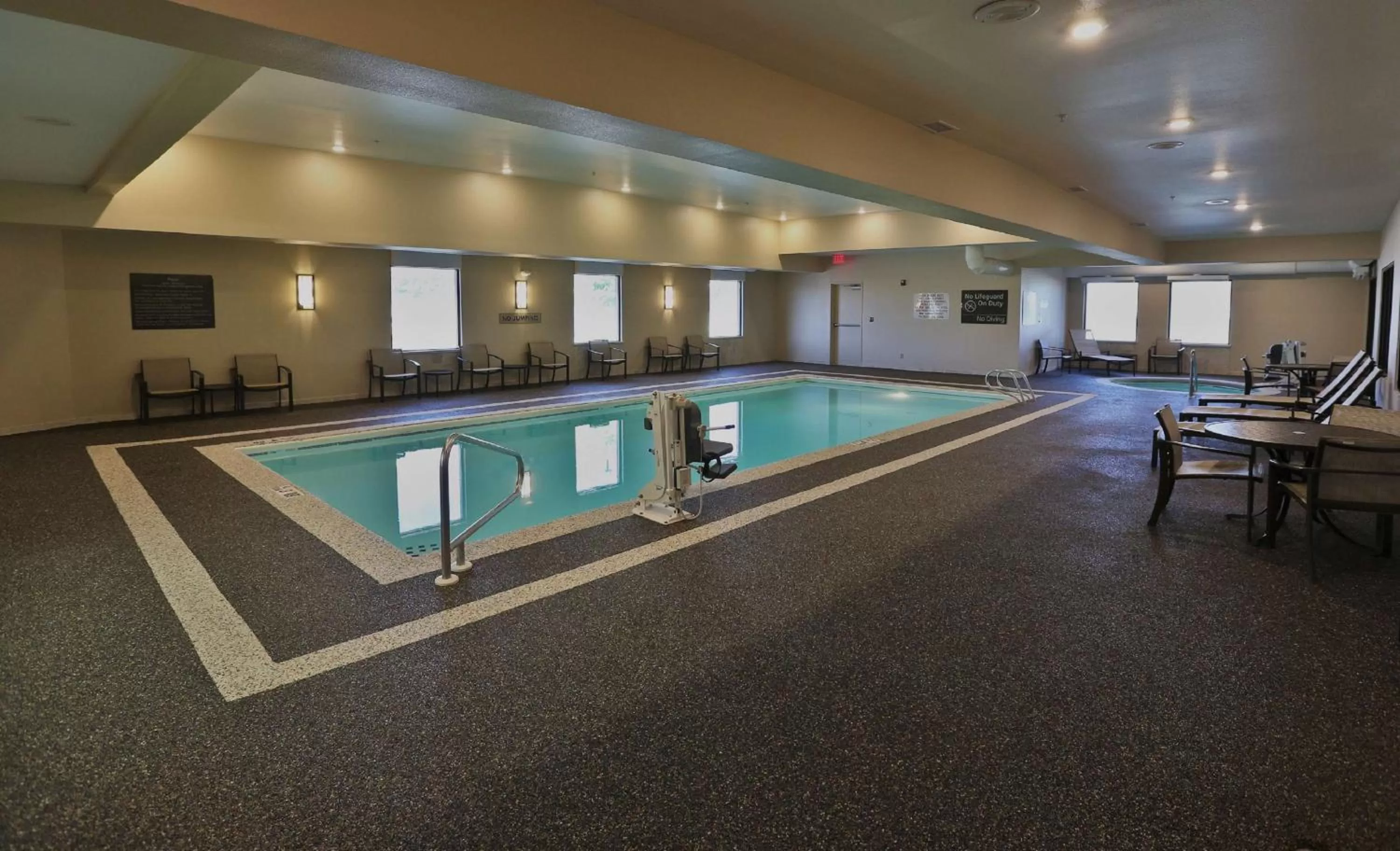 Swimming pool in Hampton Inn Billings