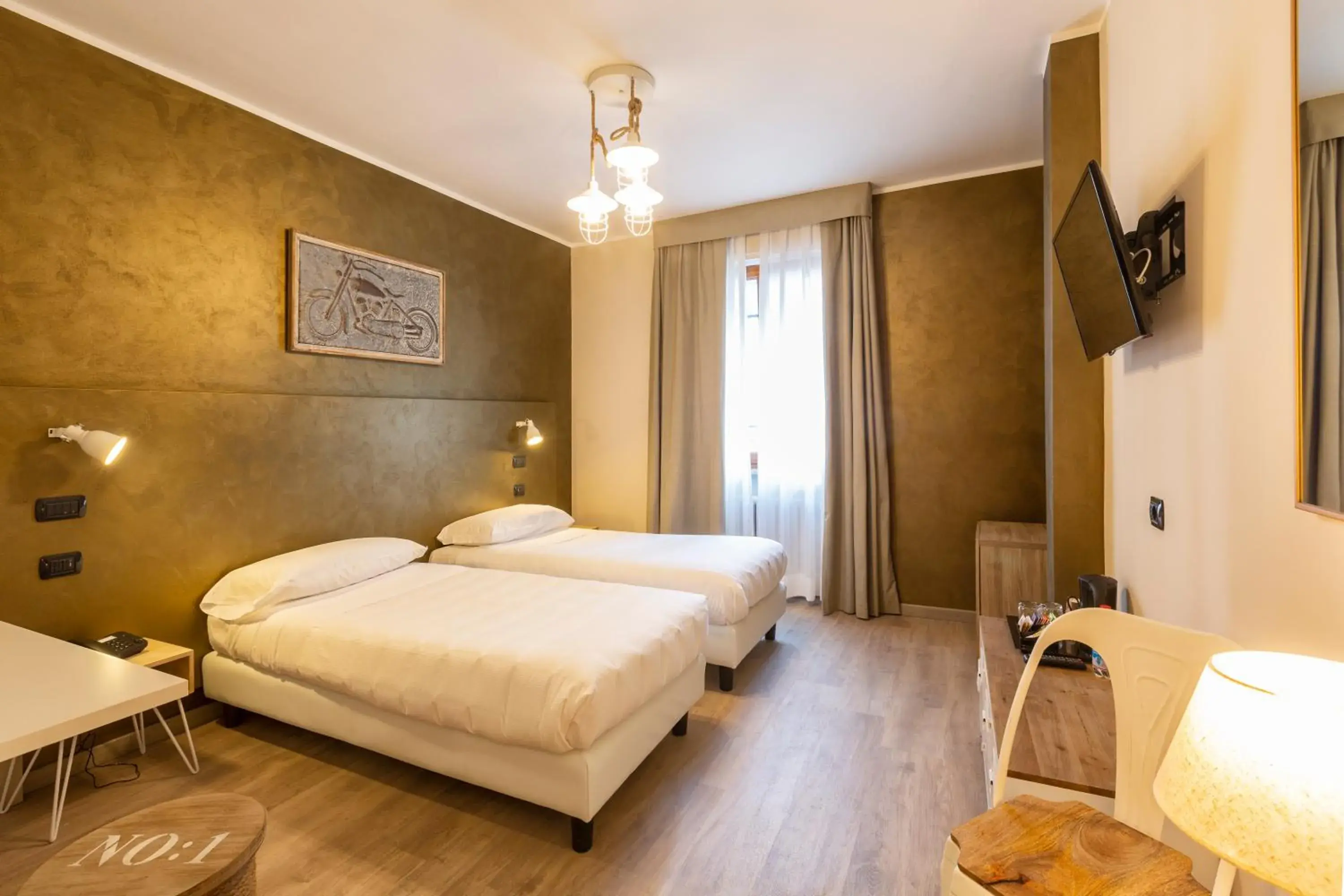 Superior Twin Room in Hotel Napoleon Susa Superior Twin Room in Hotel Napoleon Susa