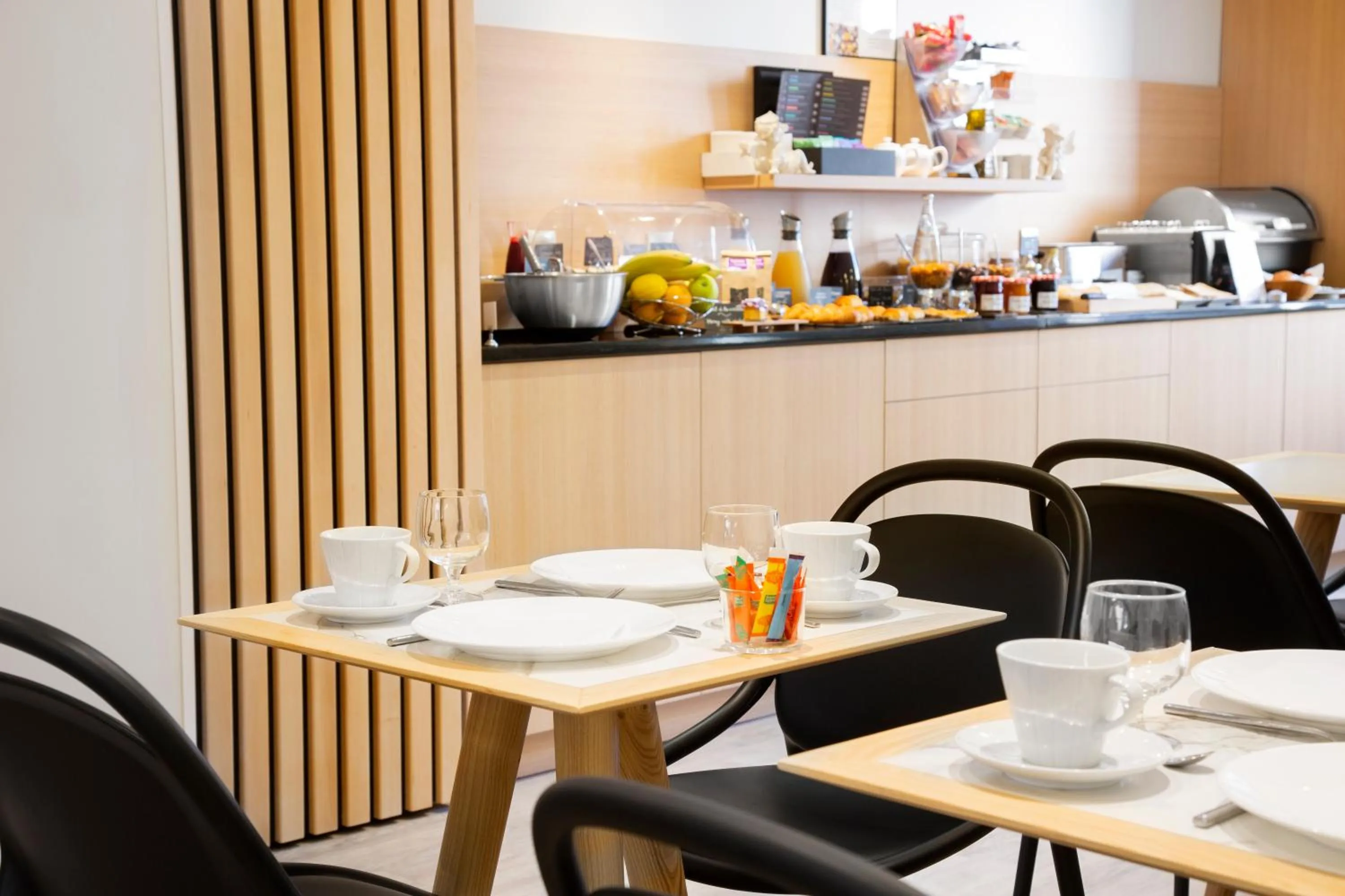 Buffet breakfast in Hôtel Innes by HappyCulture