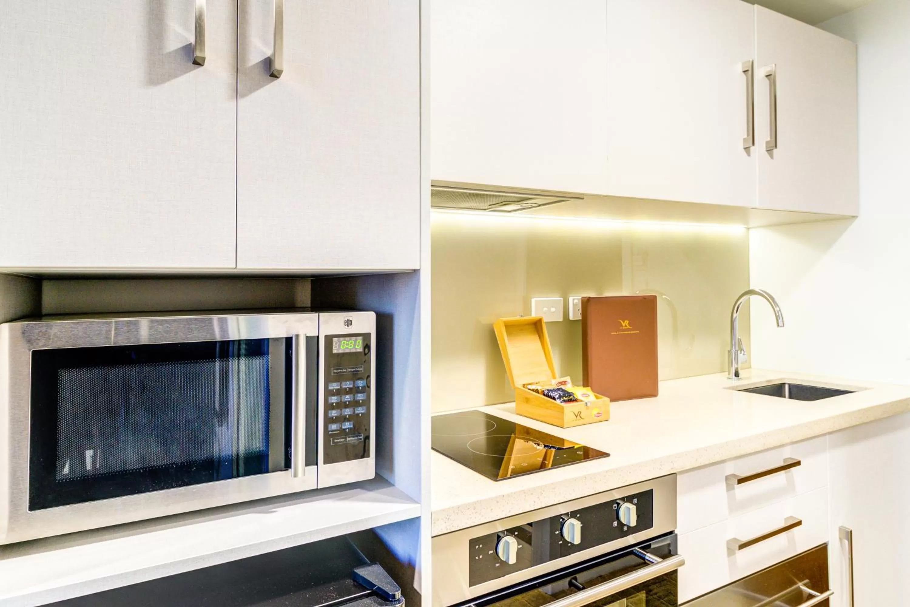 Kitchen or kitchenette in VR Queen Street Hotel & Suites