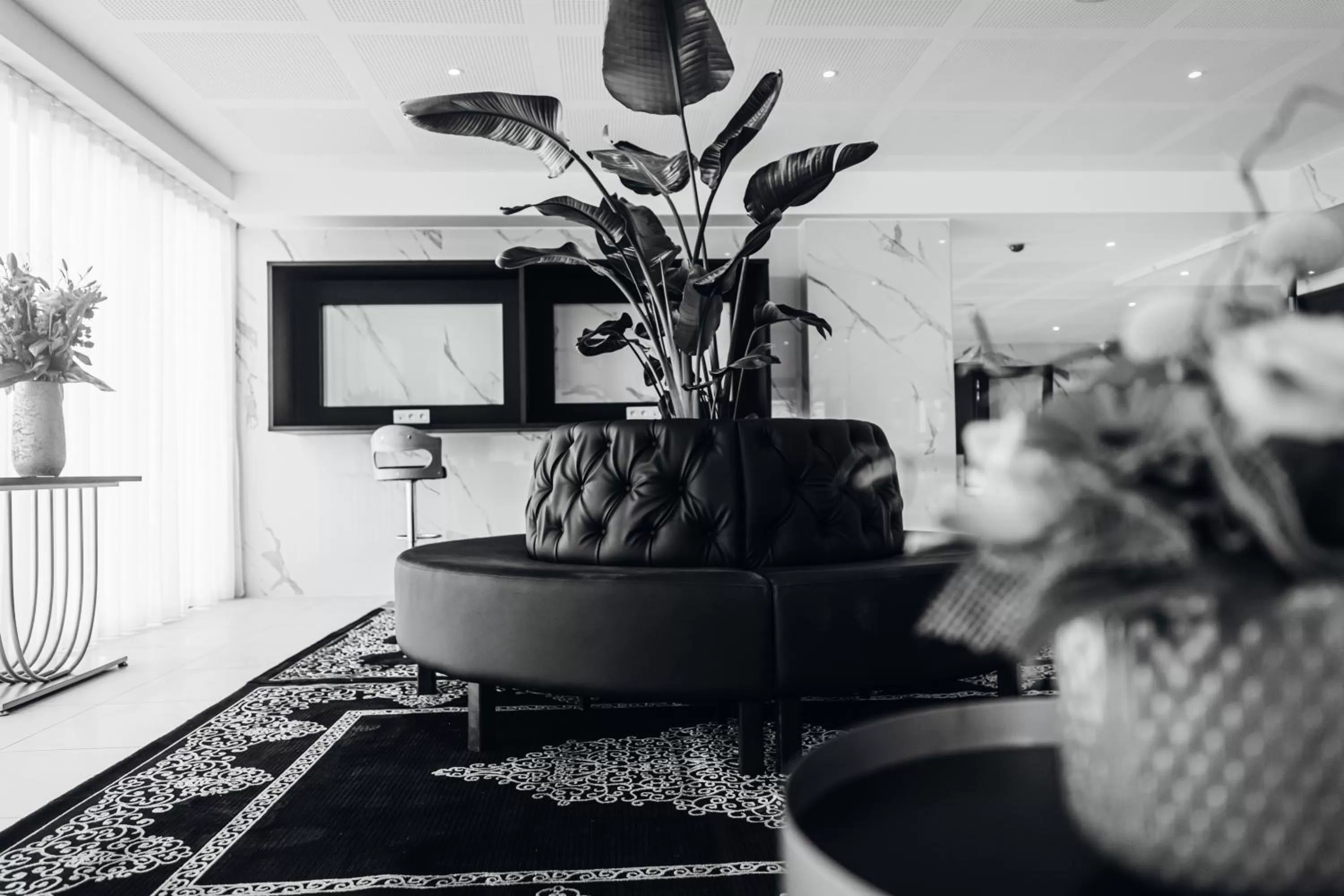 Lobby or reception in Le Barracuda & Spa, Centre Port, pieds dans l'eau, vue mer