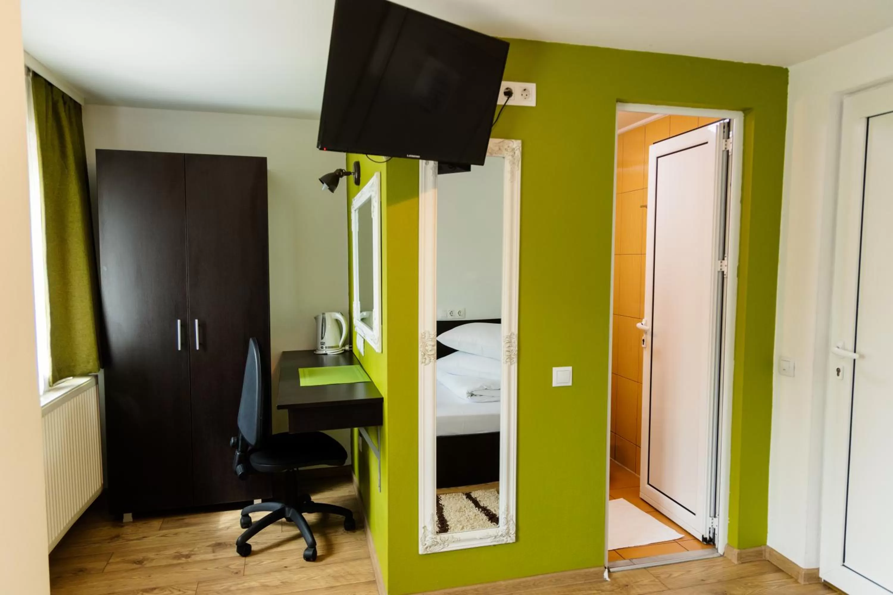 Living room, TV/Entertainment Center in Pensiunea Pictorilor