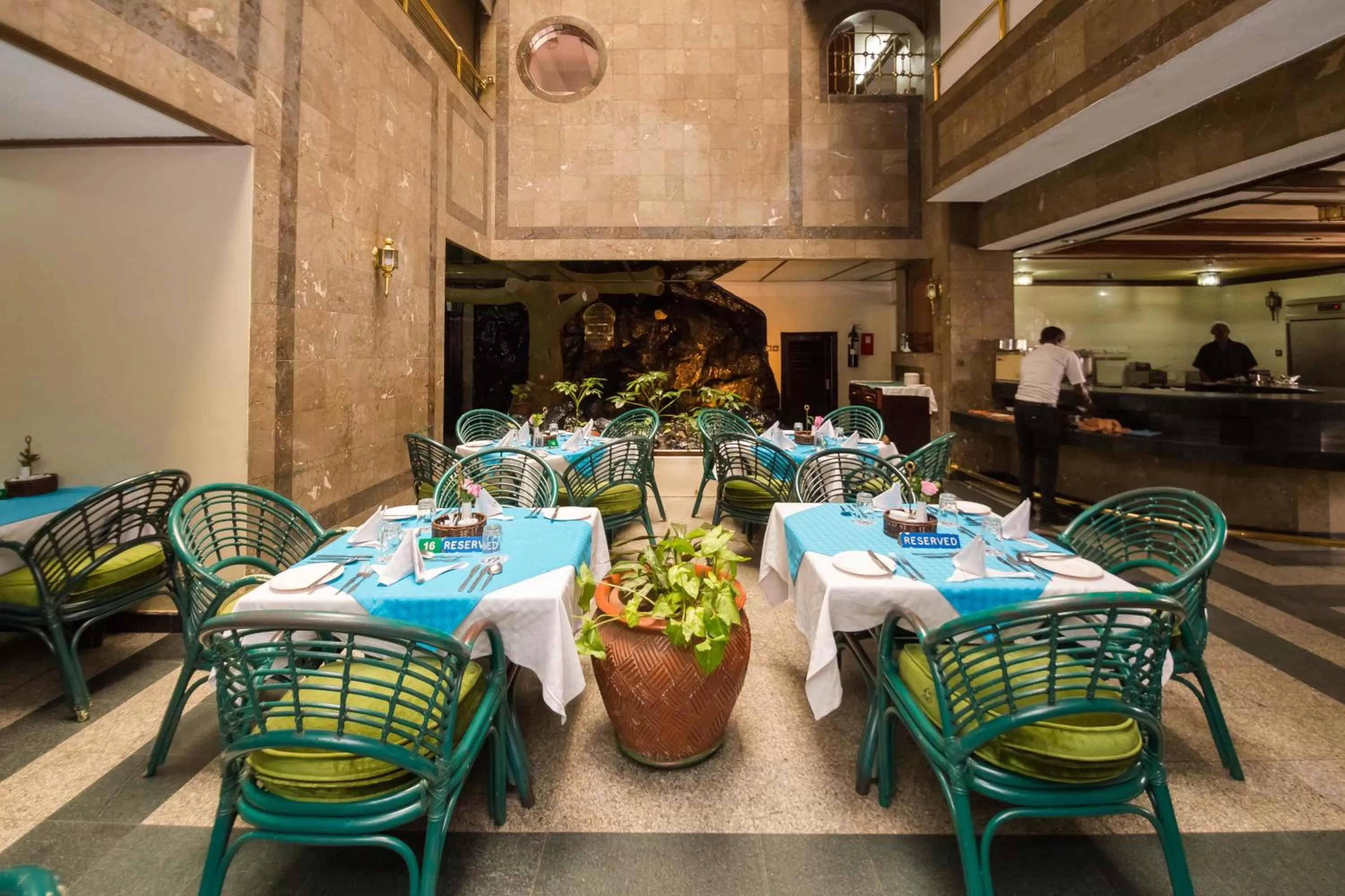 Restaurant/places to eat in Marble Arch Hotel