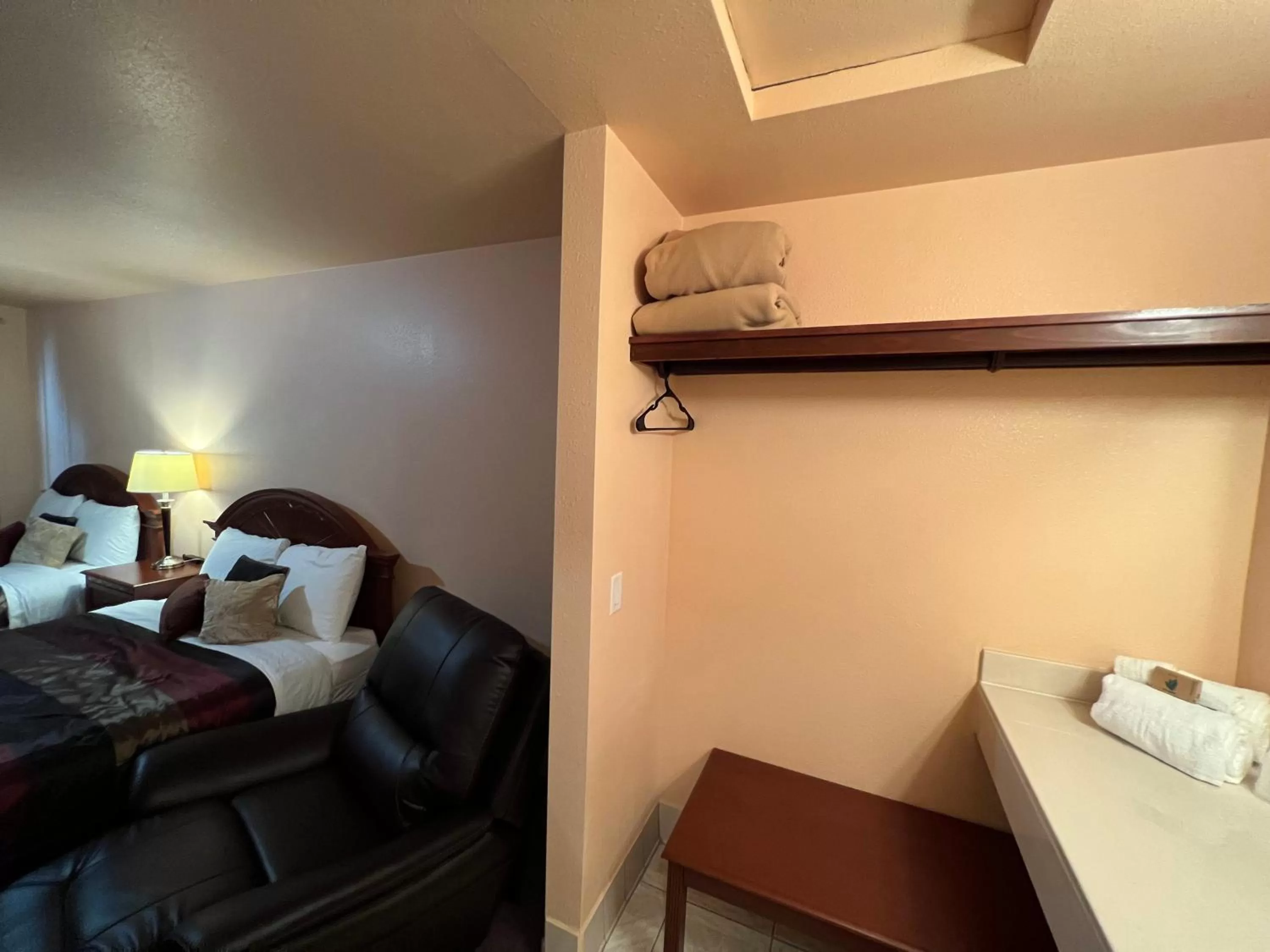 Bed in Frazier View Motel