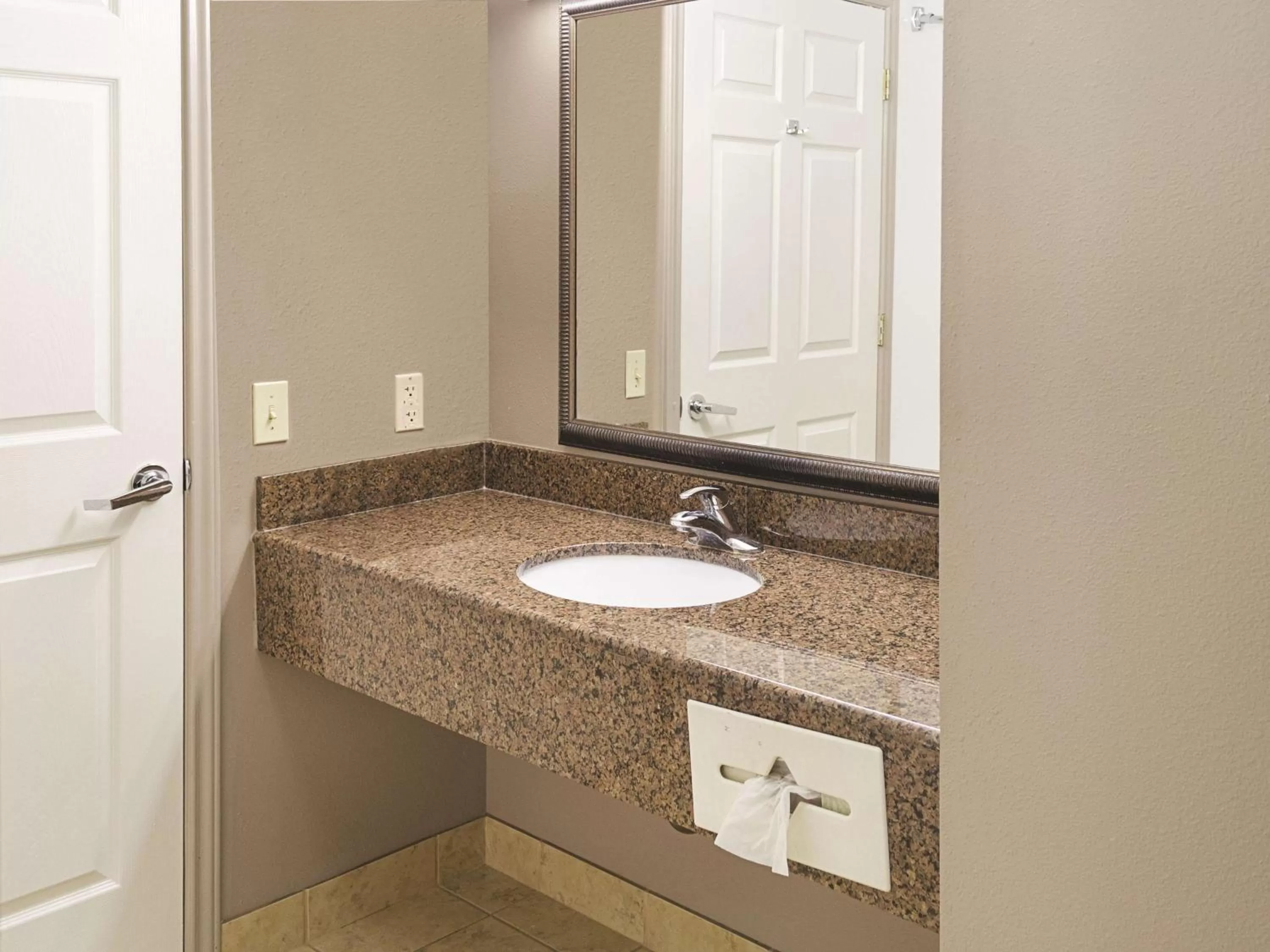 Photo of the whole room in La Quinta by Wyndham Biloxi