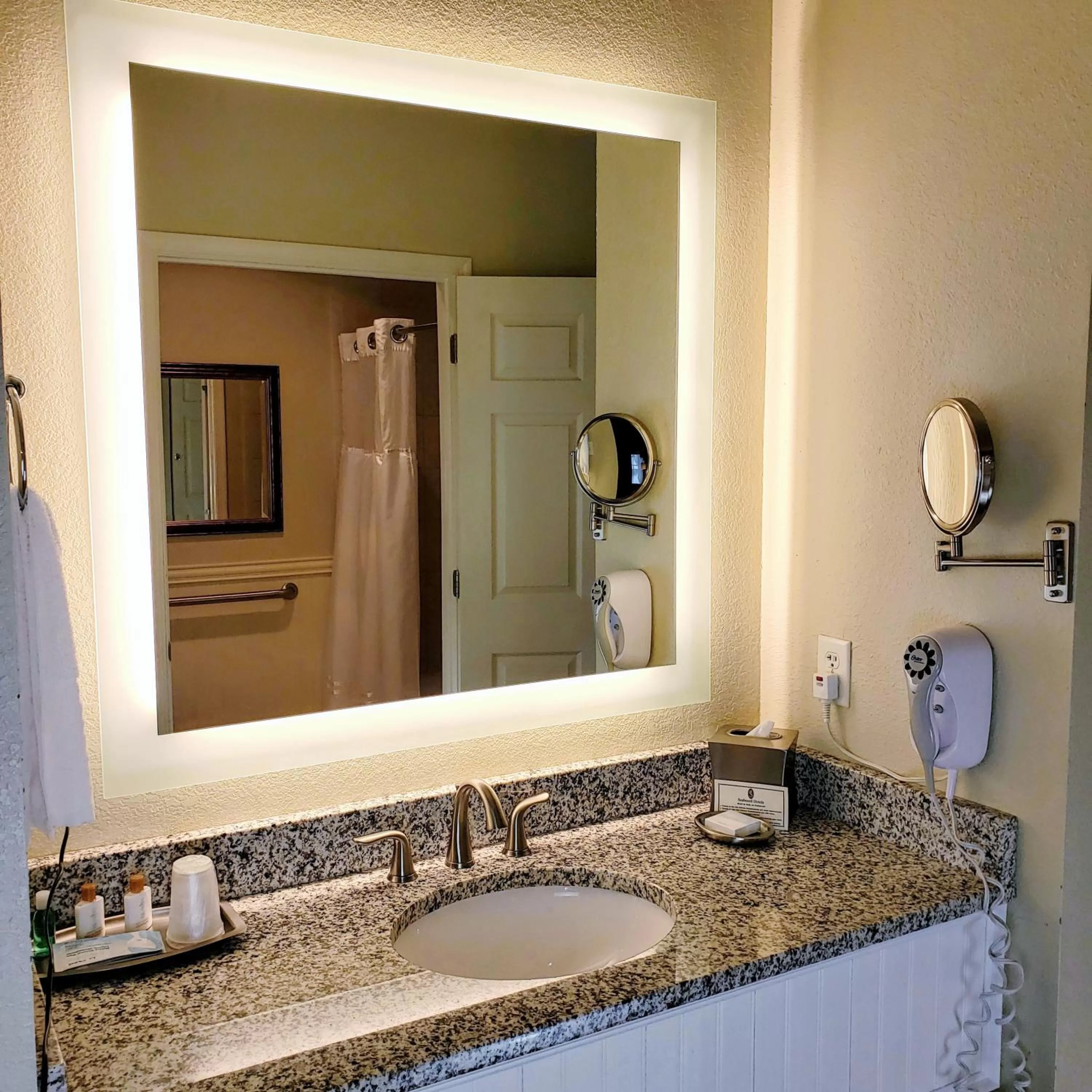 Bathroom in Avenue Inn & Spa