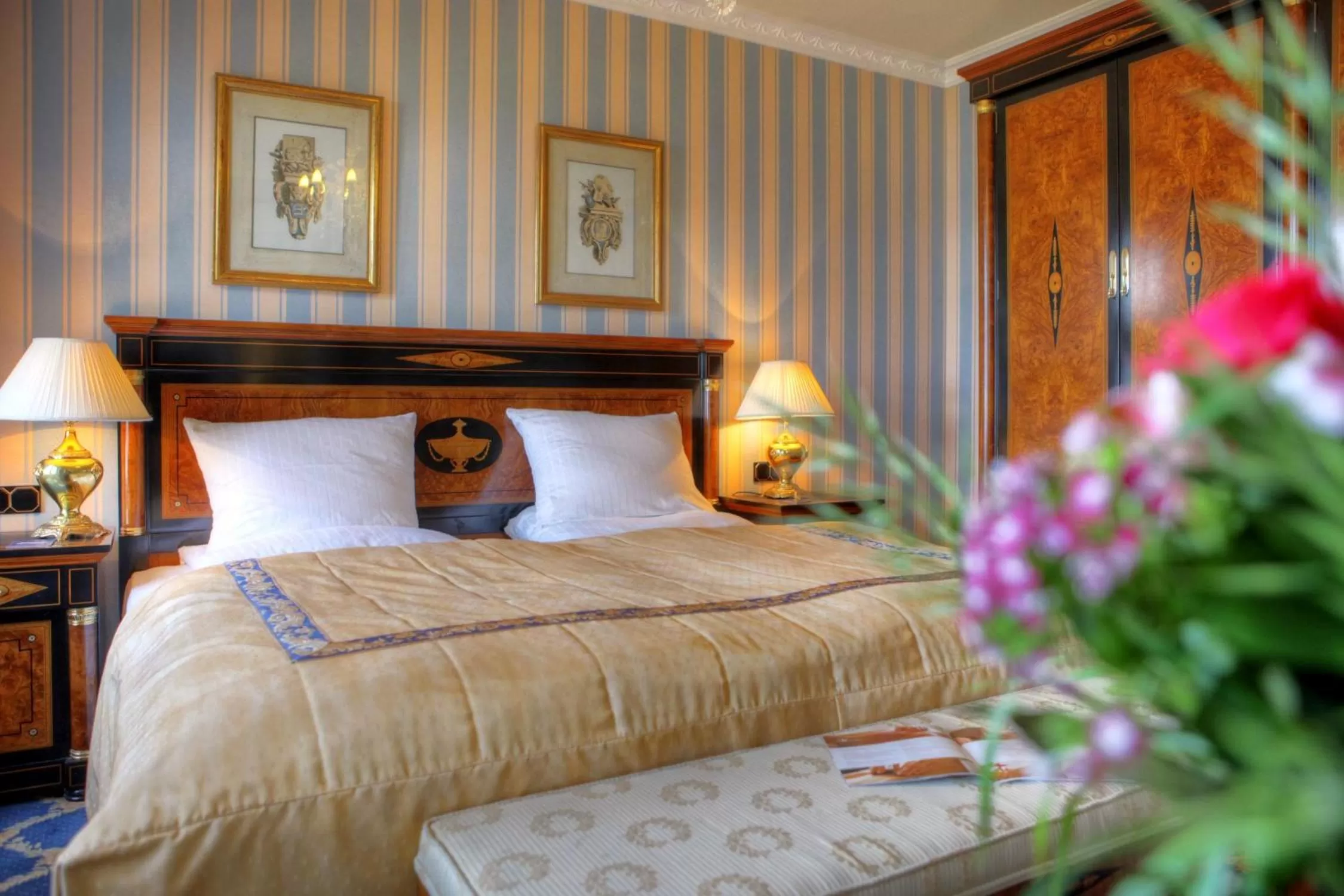 Photo of the whole room, Bed in SEETELHOTEL Ahlbecker Hof das elegante Traditionshotel & ruhiger Rückzugsort an der Ostsee