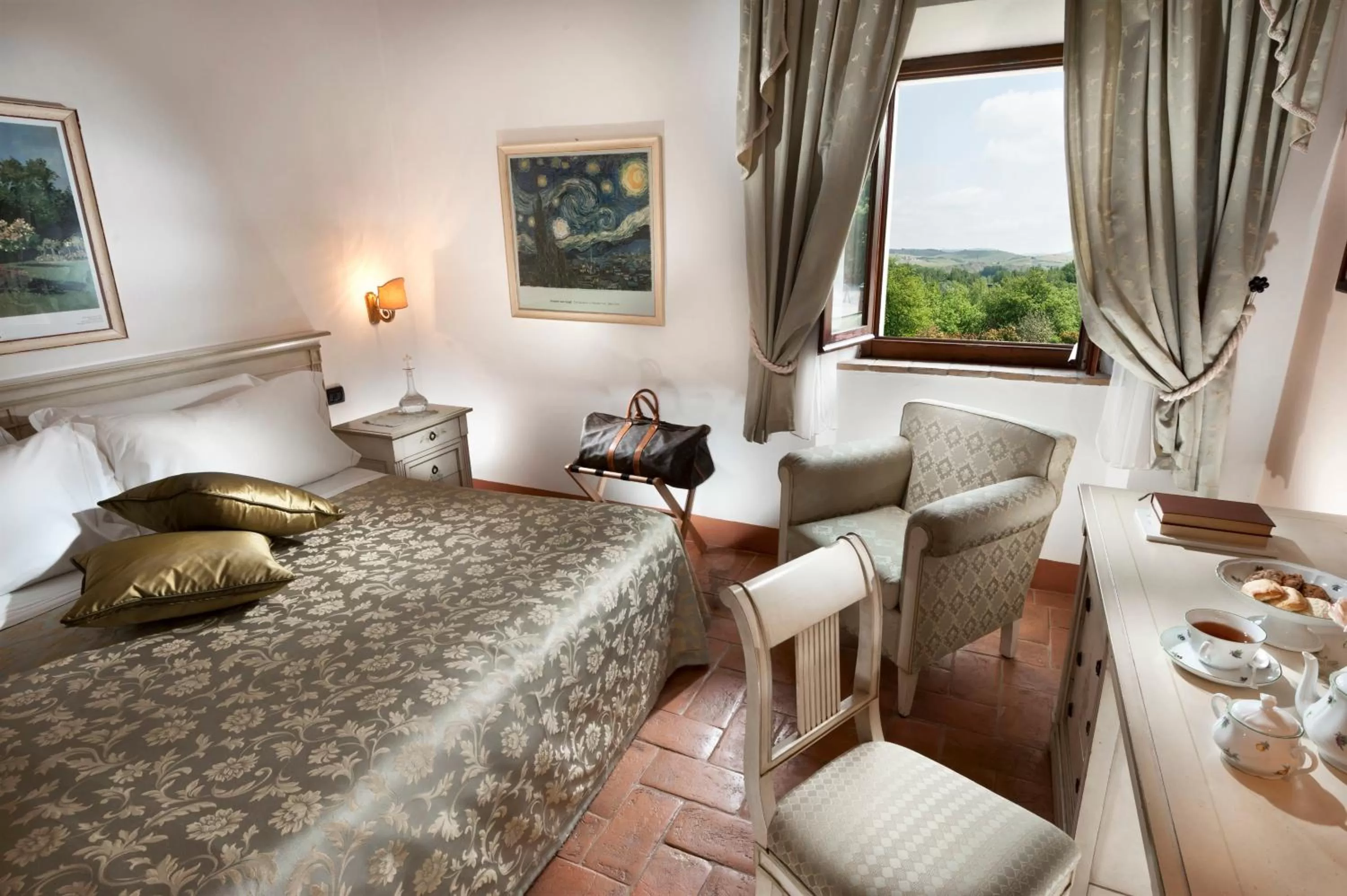 Photo of the whole room, Bed in Relais Osteria Dell'Orcia