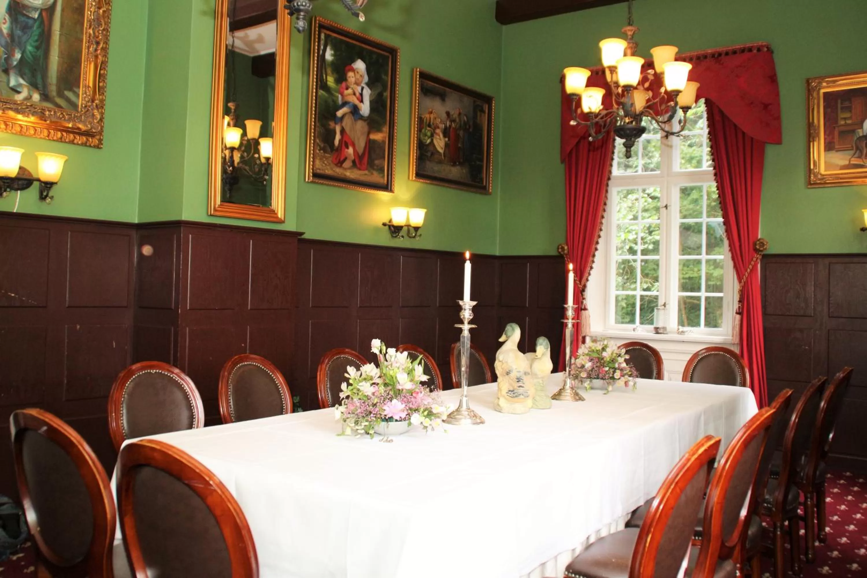 Restaurant/places to eat in Sophiendal Manor
