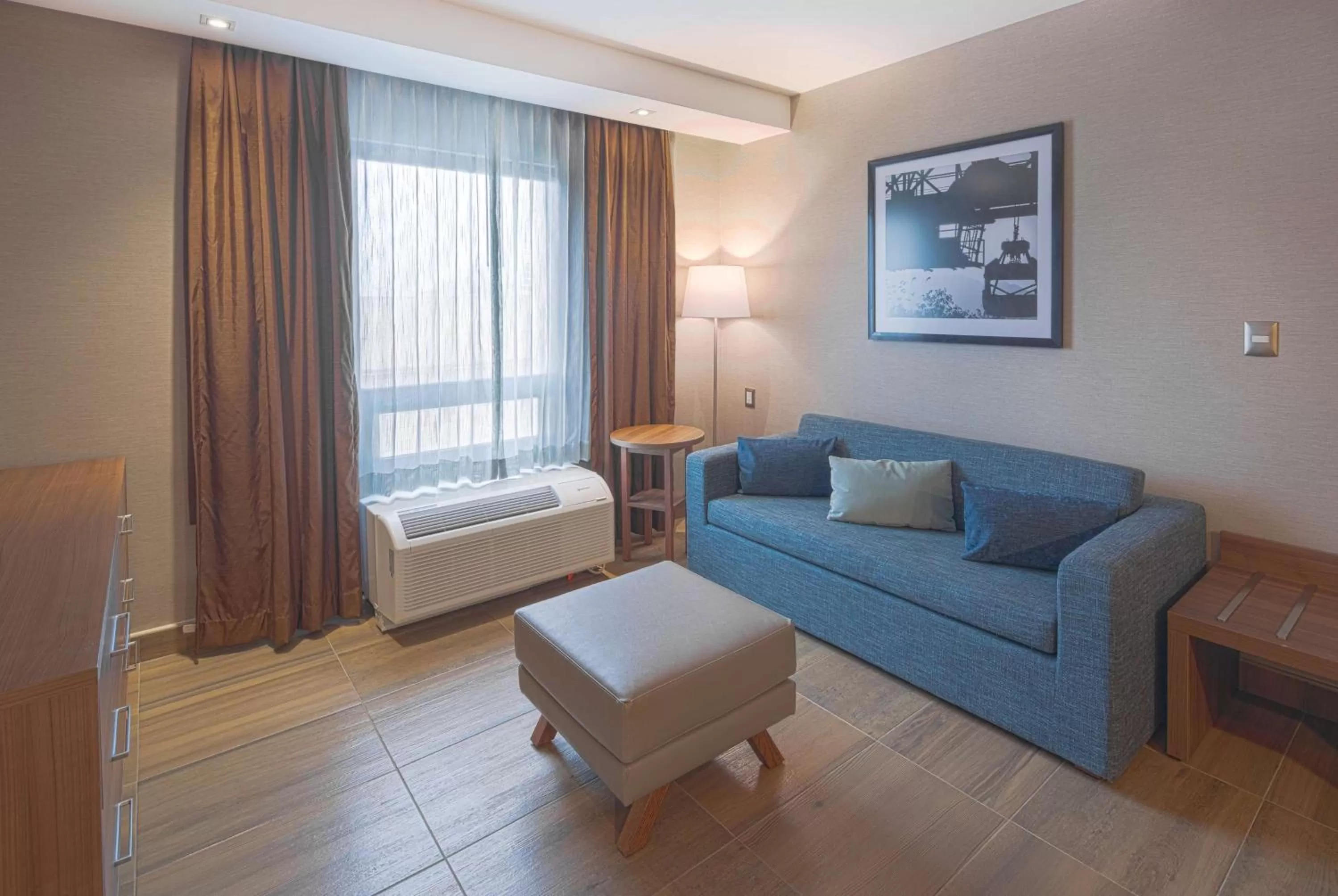 Photo of the whole room in Hampton by Hilton Monterrey Galerias Obispado