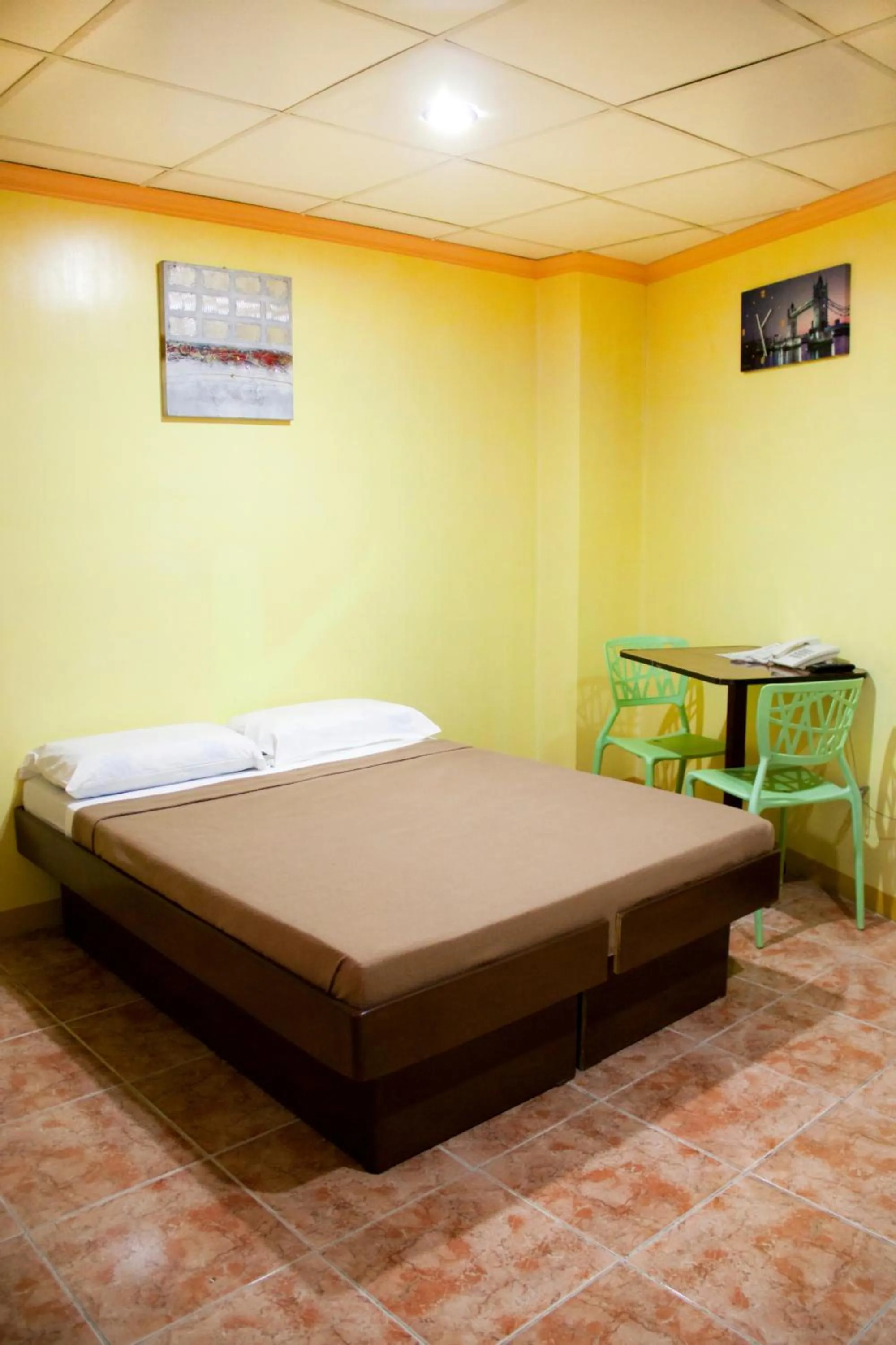 Photo of the whole room in Allson's Inn