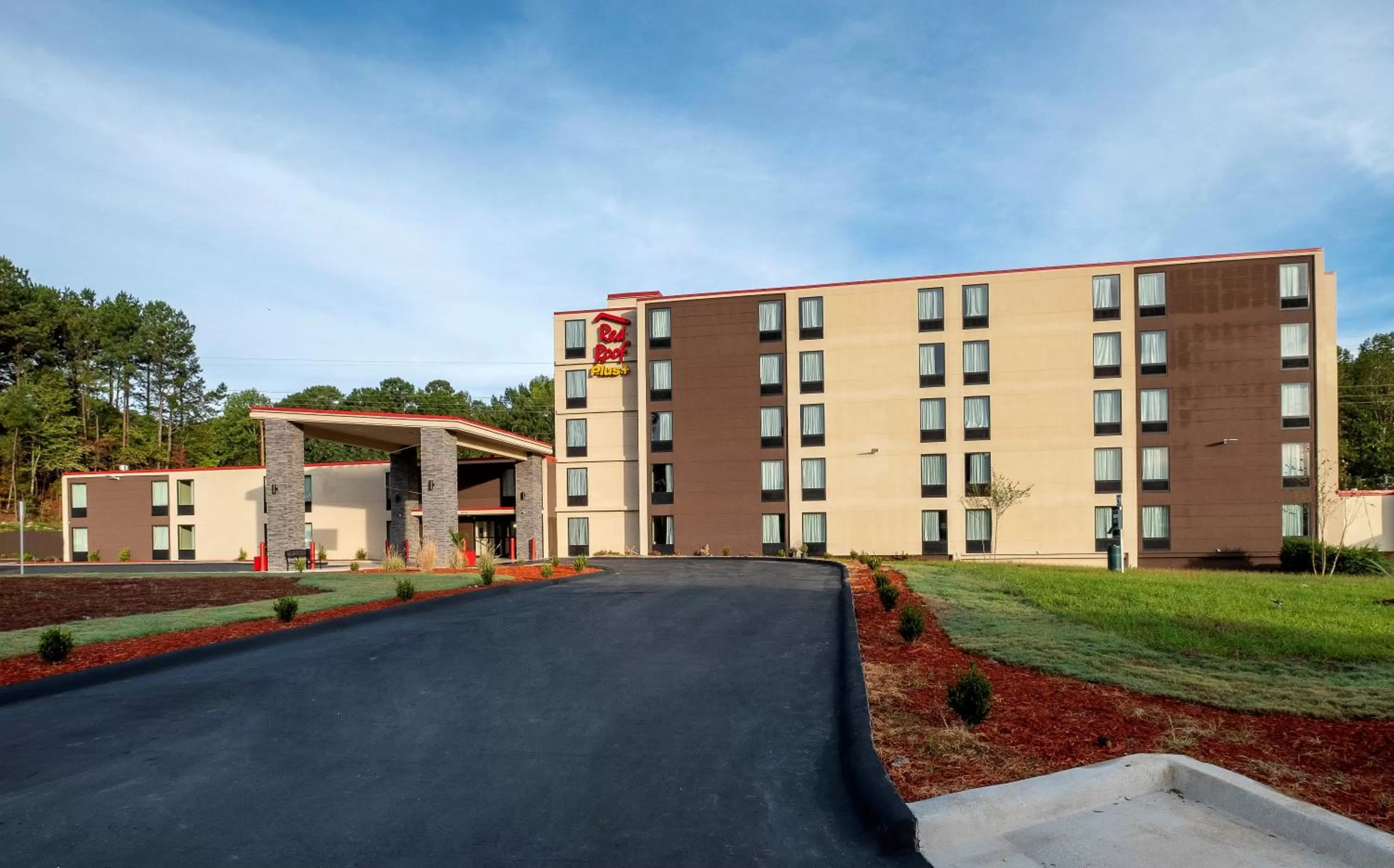 Property building in Red Roof Inn PLUS+ Tuscaloosa - University
