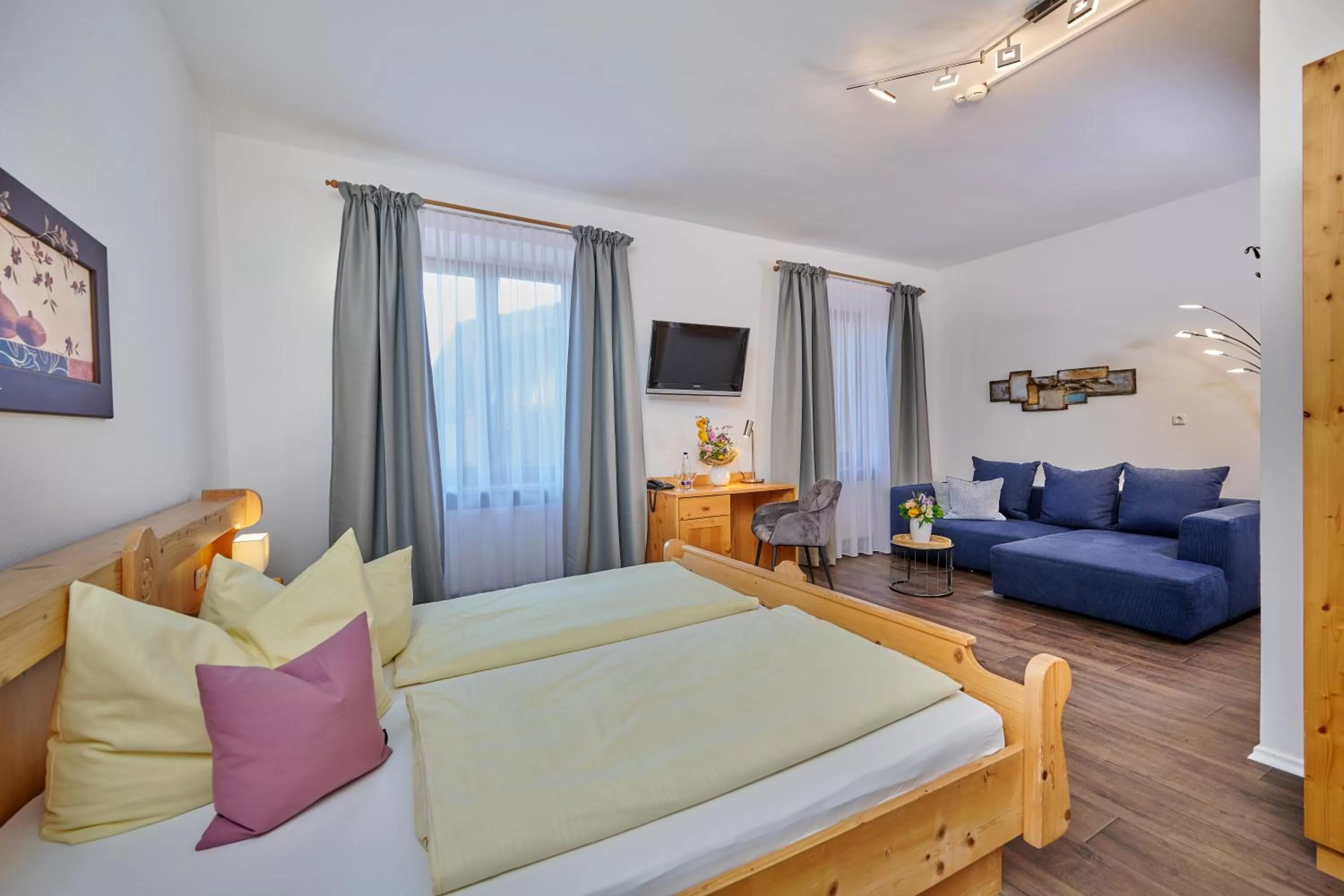 Photo of the whole room in Hotel Restaurant Zum Goldenen Anker mit Hallenbad