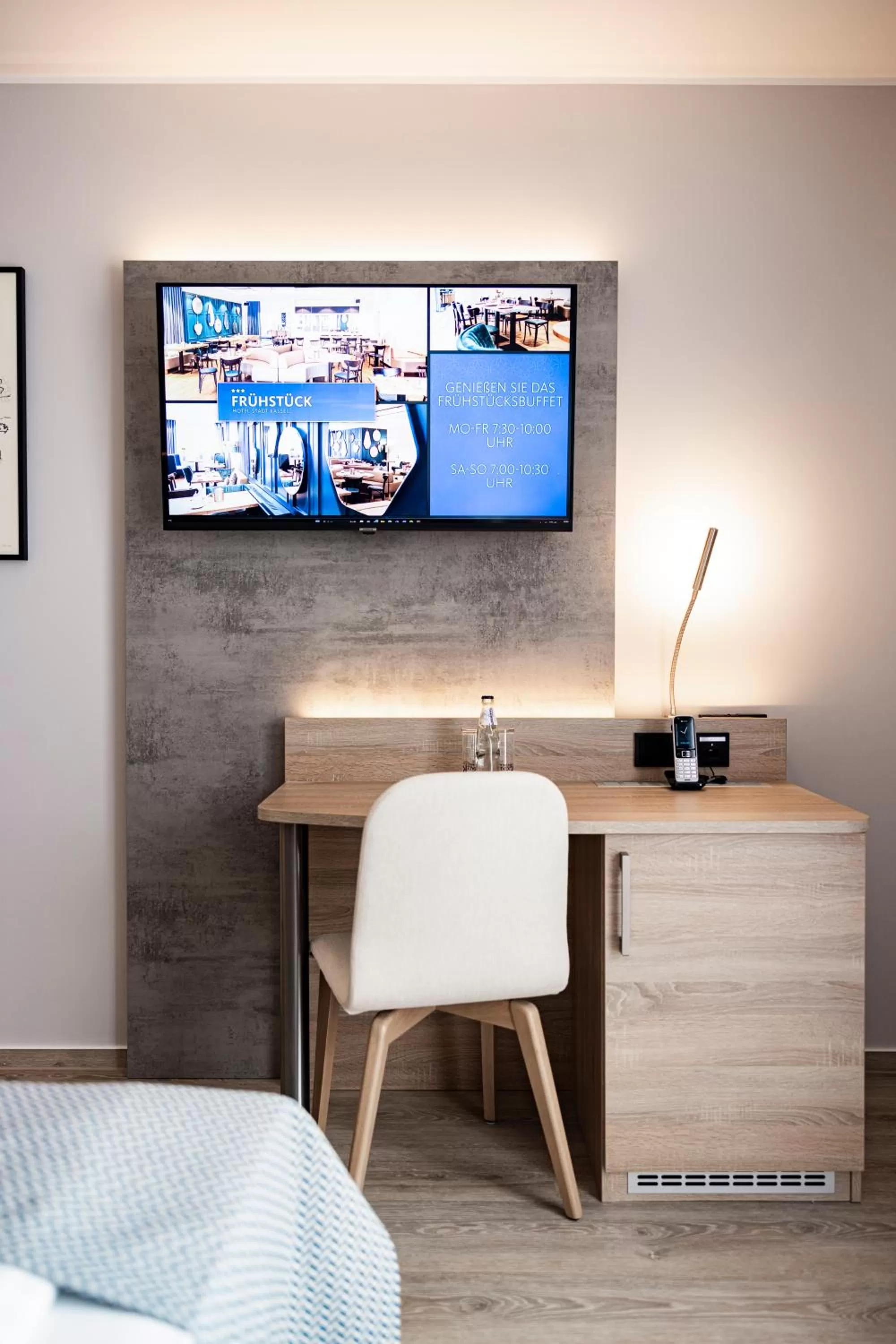 TV and multimedia, TV/Entertainment Center in Hotel Stadt Kassel