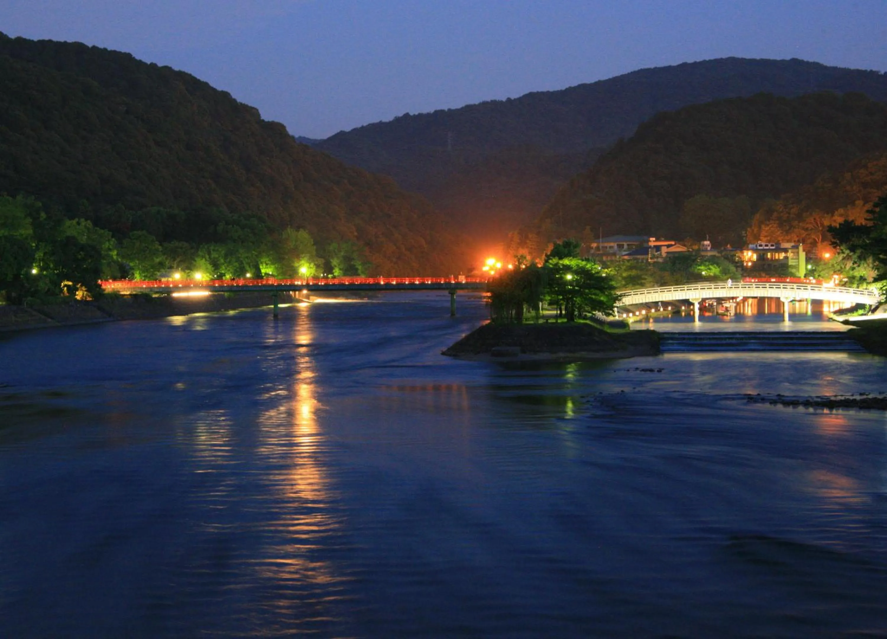 Nearby landmark in Hanayashiki Ukifune-en