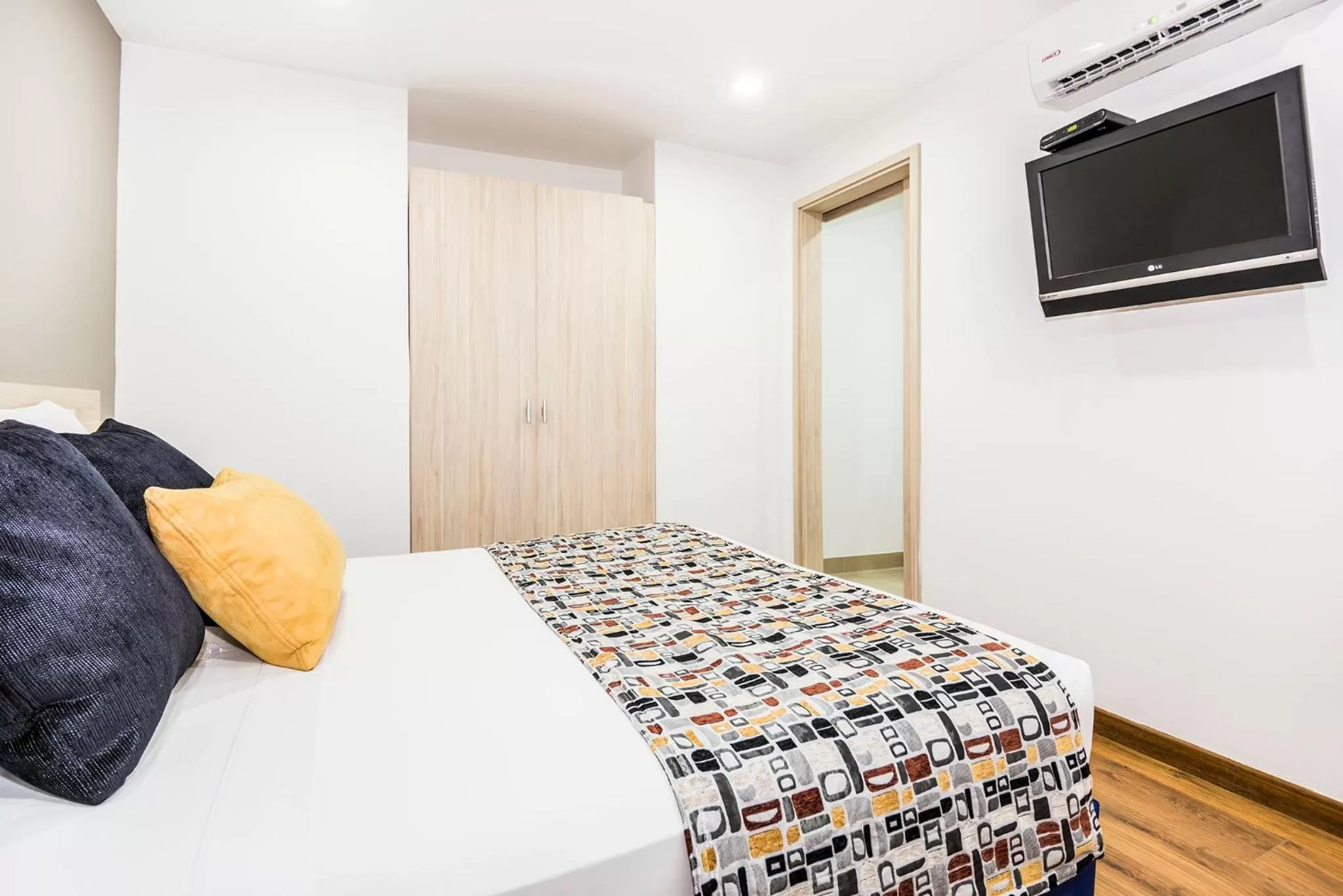 Toilet, Bed in Hotel Asturias Medellin