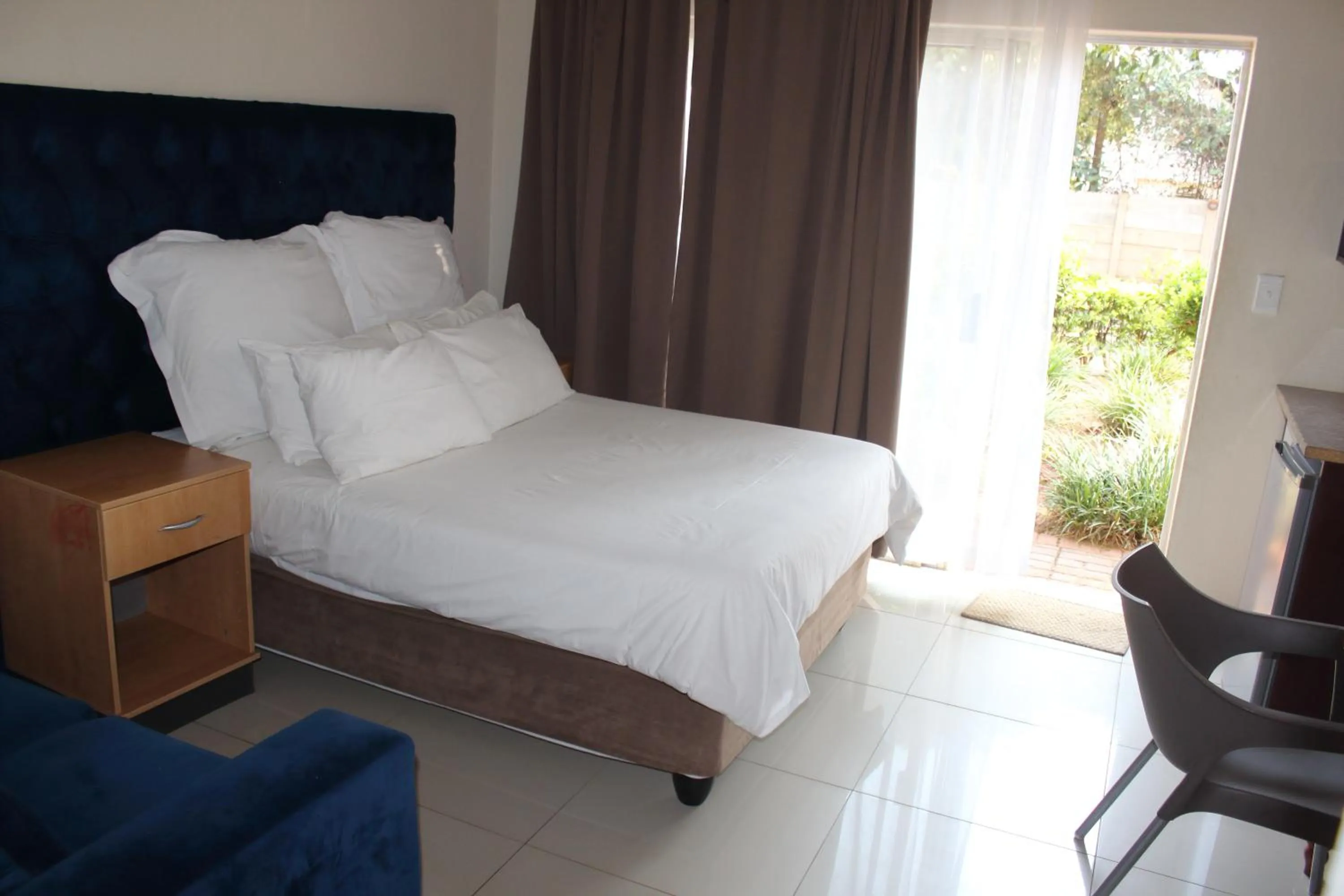 Bed in Purple Olive Guest House