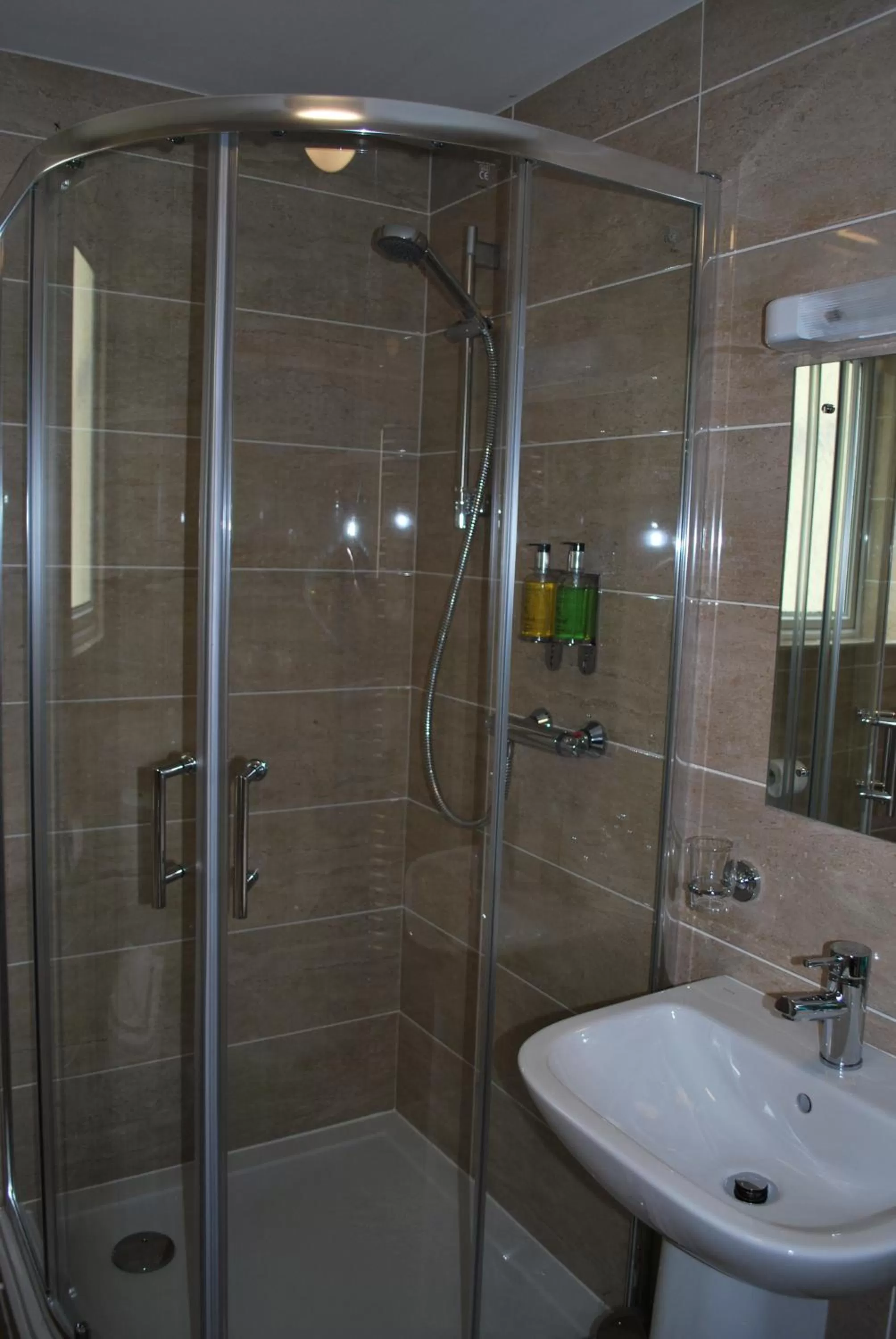 Bathroom in Ellan Vannin Hotel