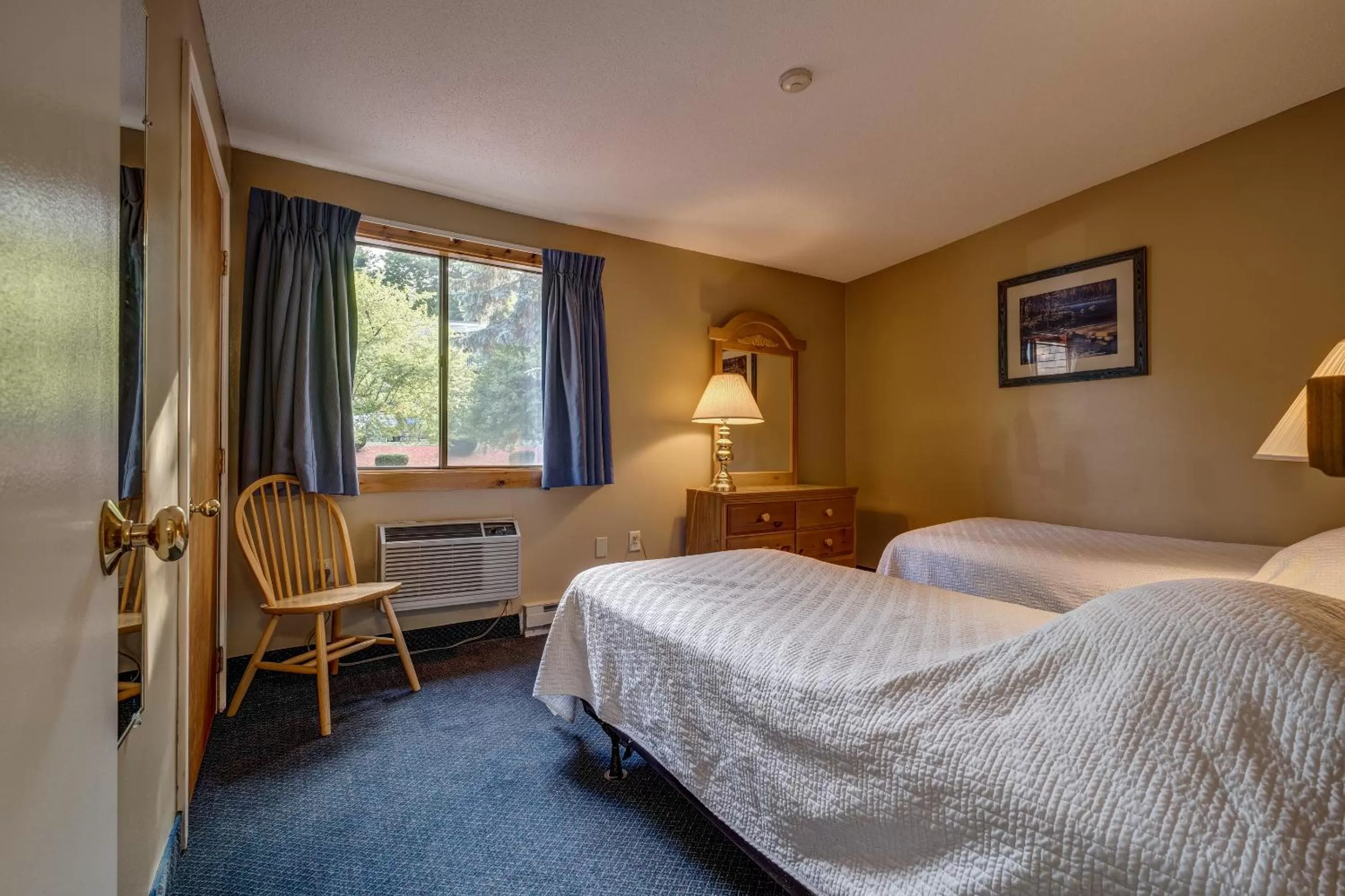 Bedroom, Bed in Village of Winnipesaukee