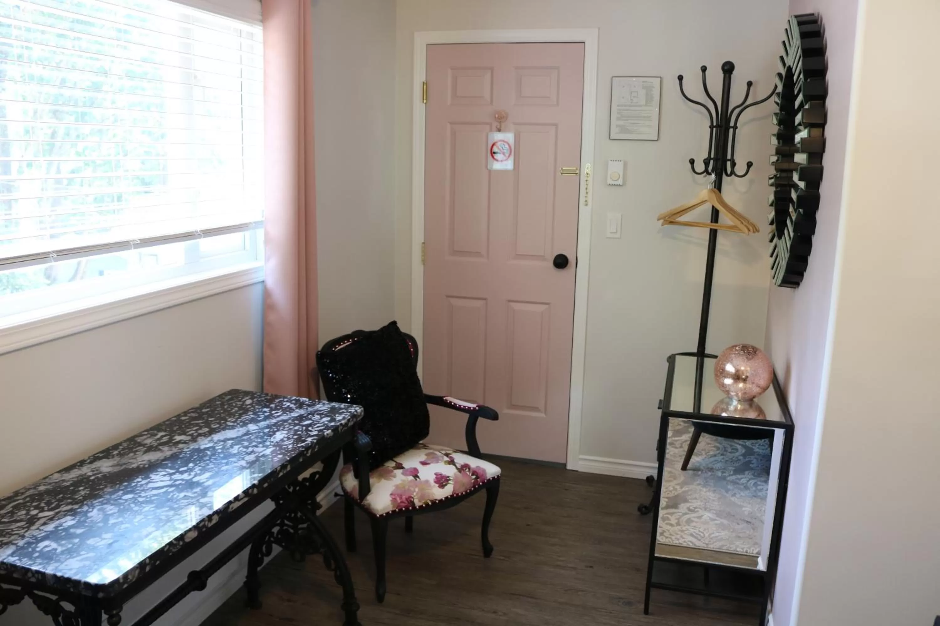 Seating Area in Raven Point Inn