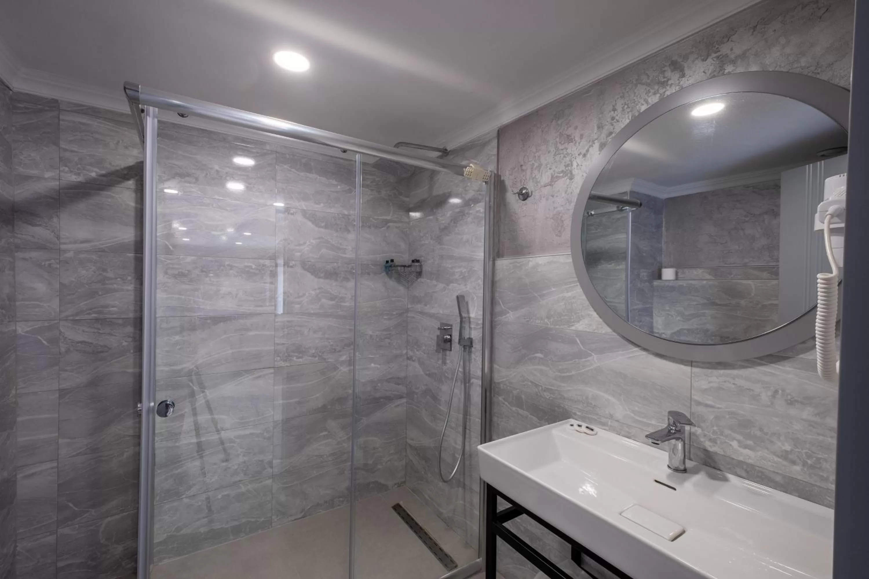 Shower, Bathroom in Avion Suite Hotel