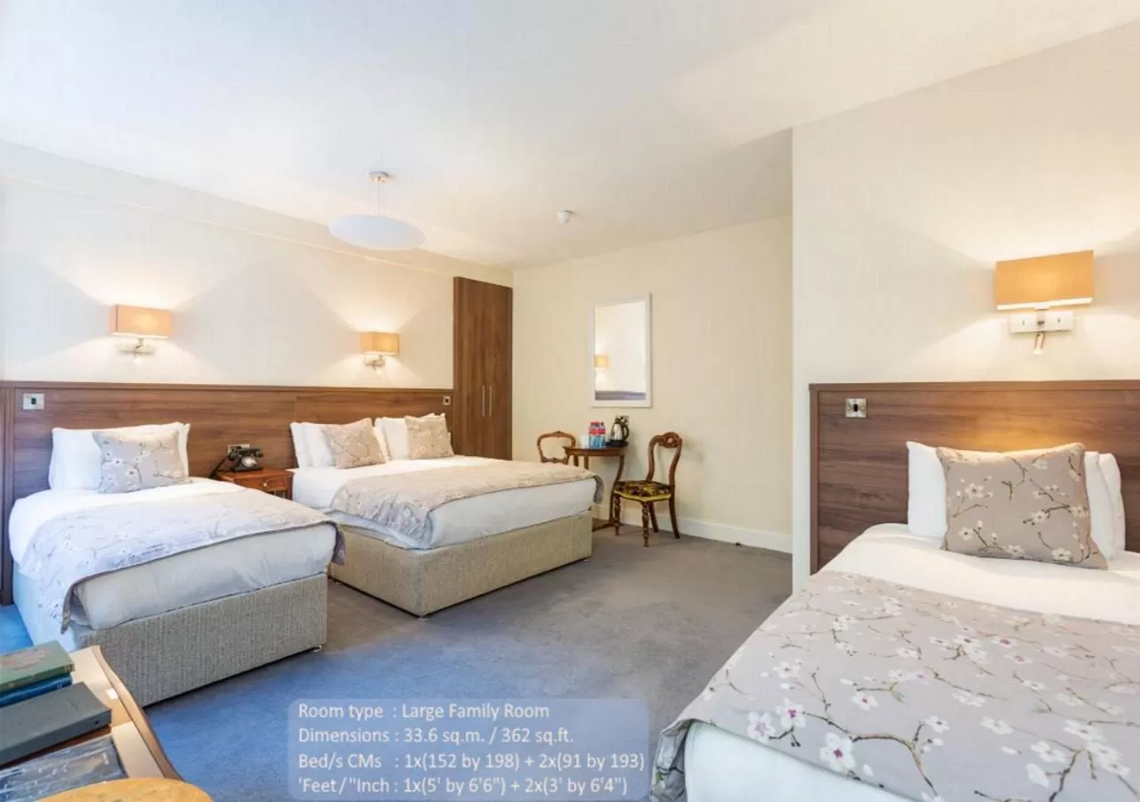 Shower, Bed in Gardiner Lodge