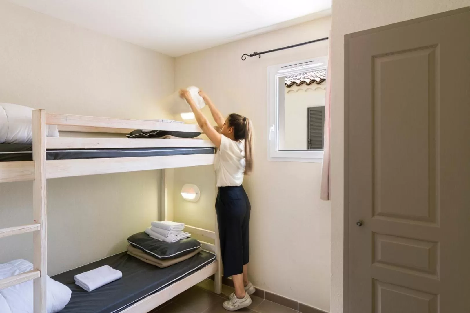 Bedroom, Bed in Garden & City Mont-Ventoux Malaucène