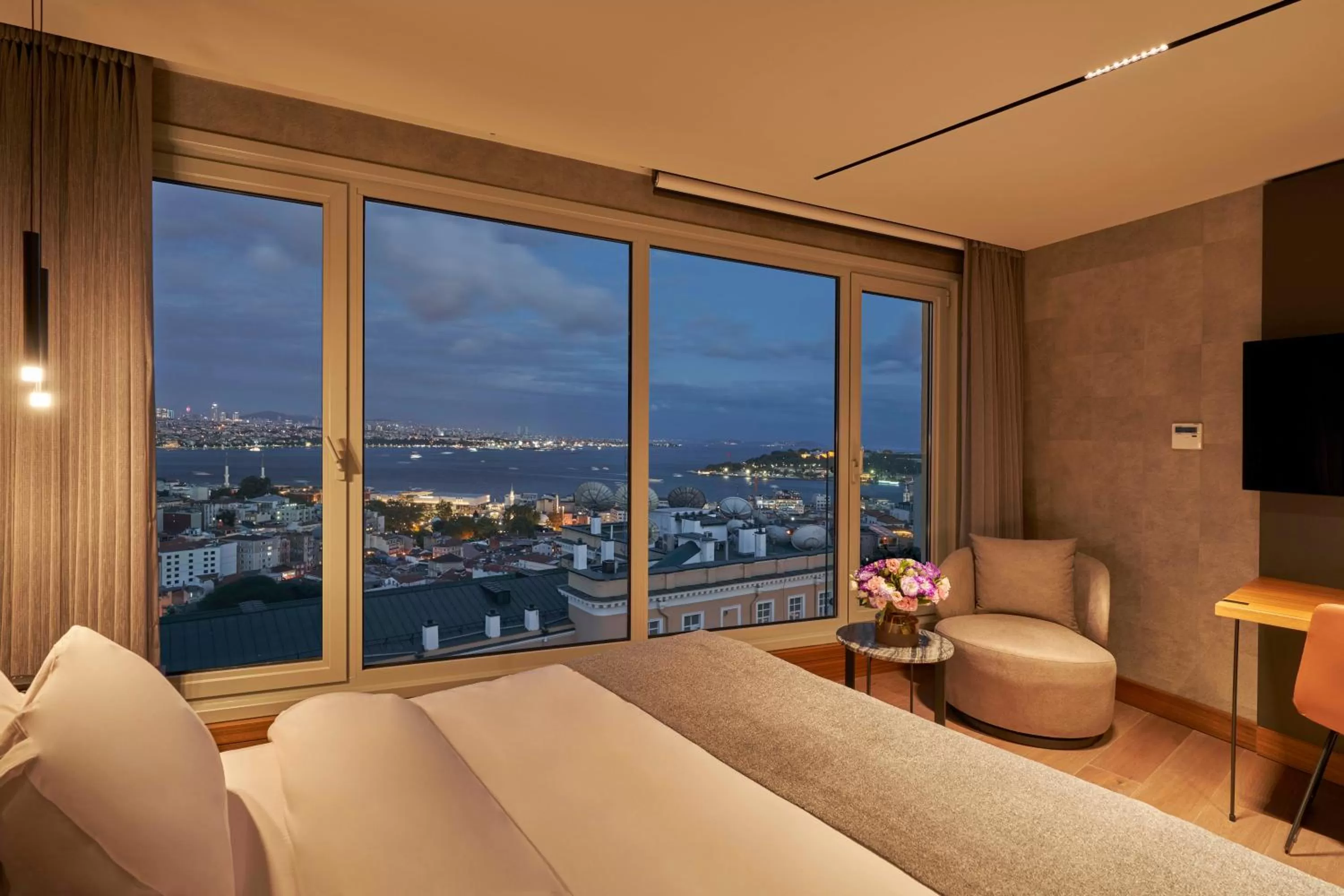 Sea view, Bed in Richmond Istanbul