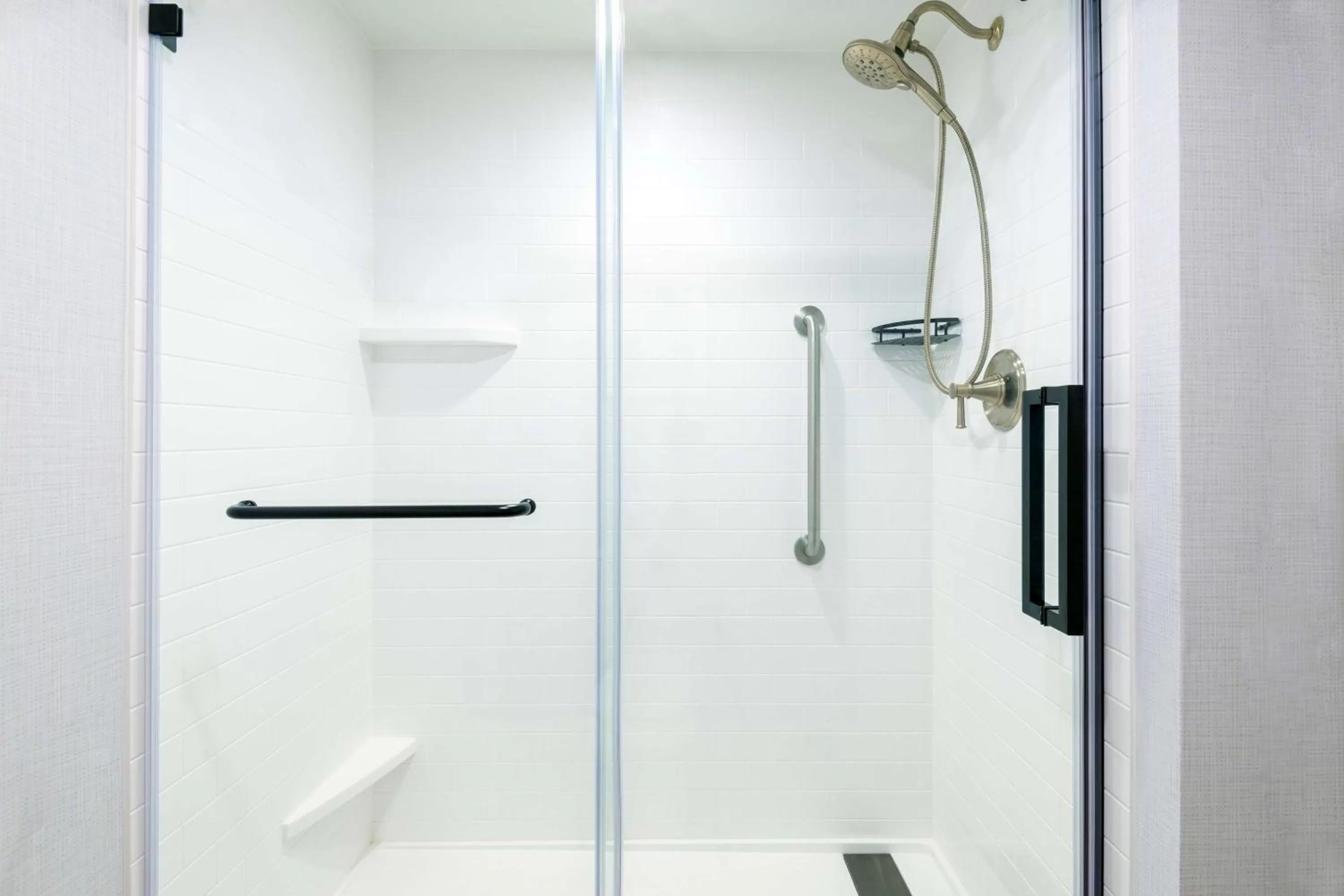 Bathroom in Hampton Inn Buffalo-Williamsville