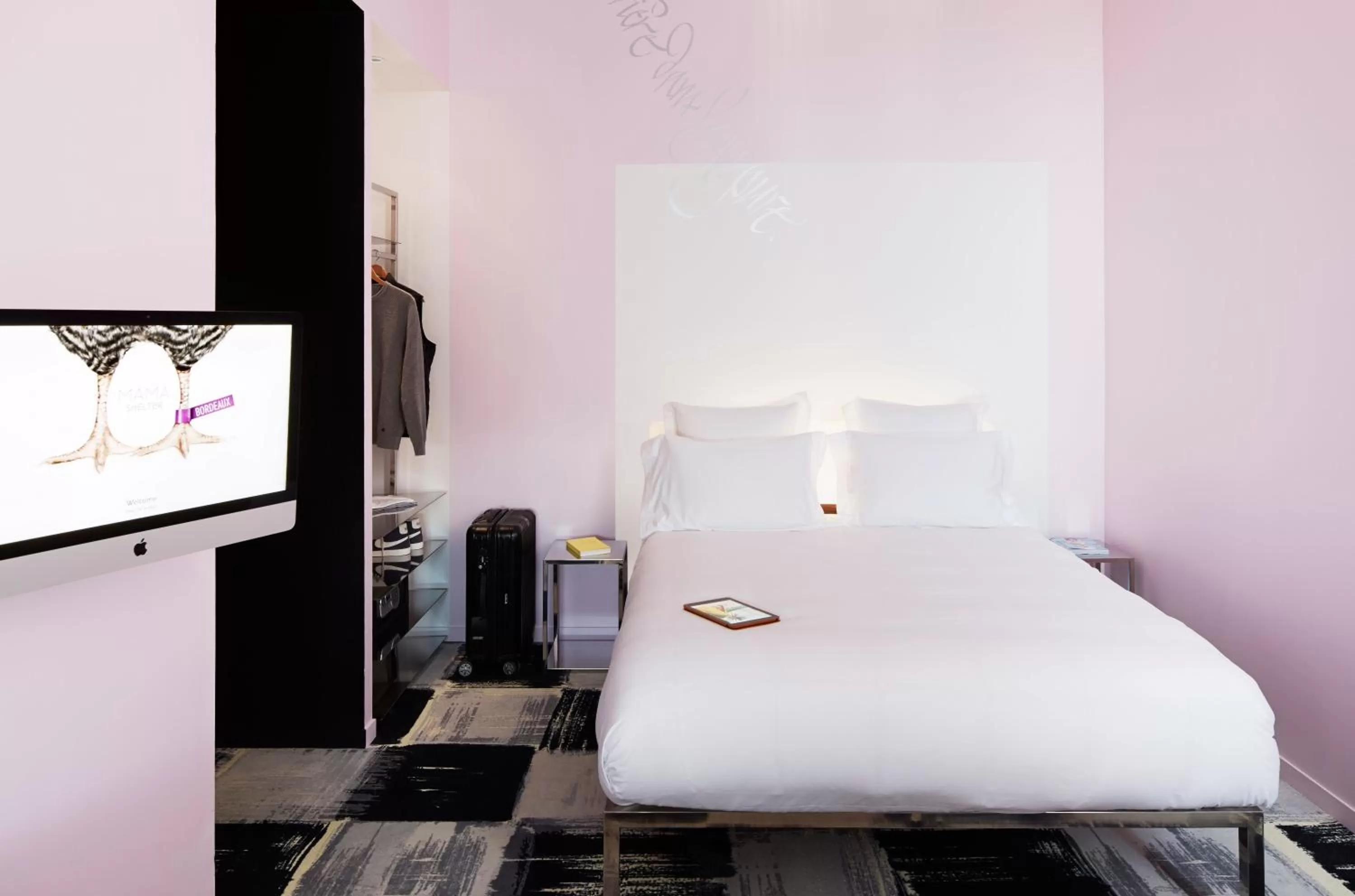 Photo of the whole room, Bed in Mama Shelter Bordeaux Centre