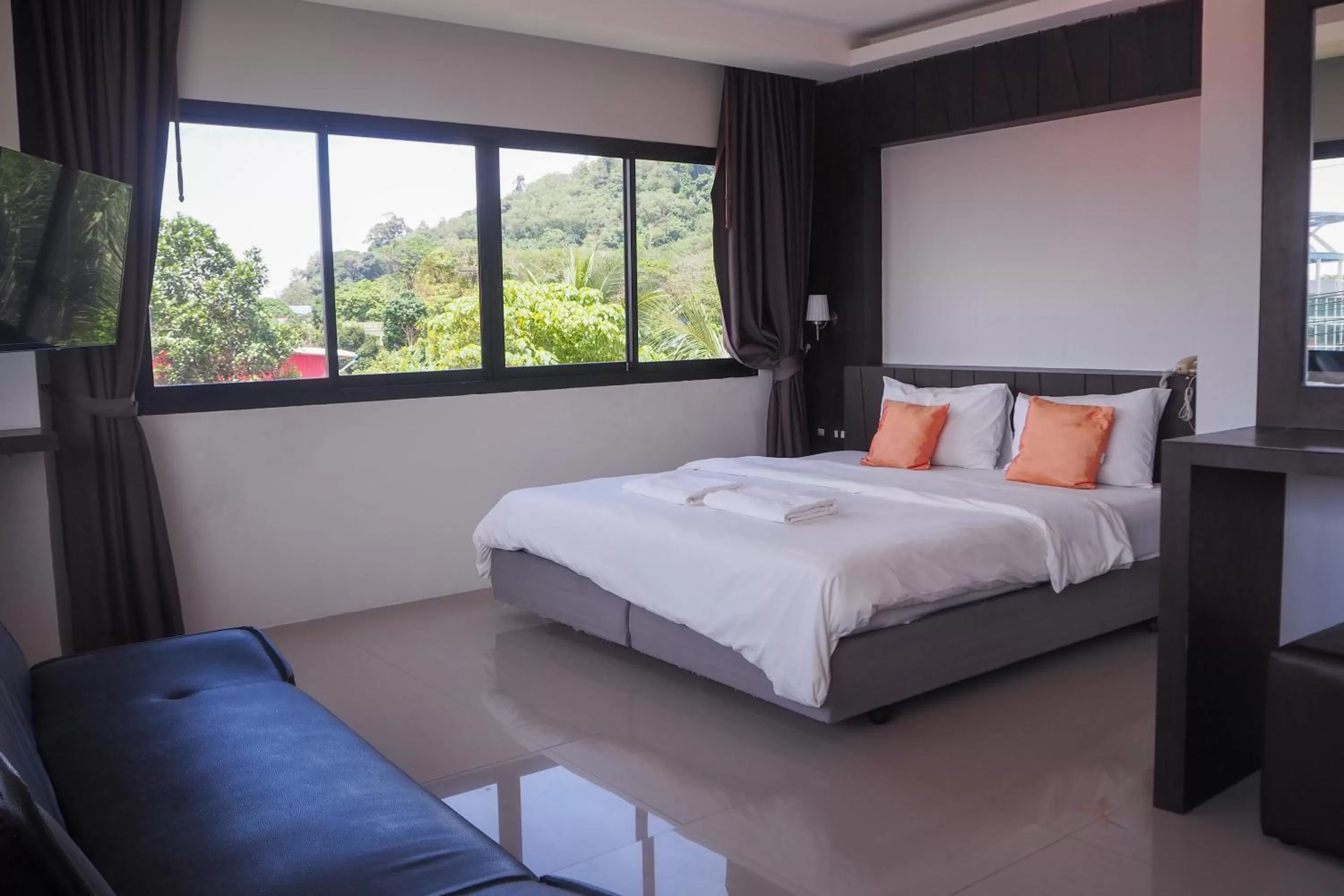 Photo of the whole room, Bed in Rakkawan Residence