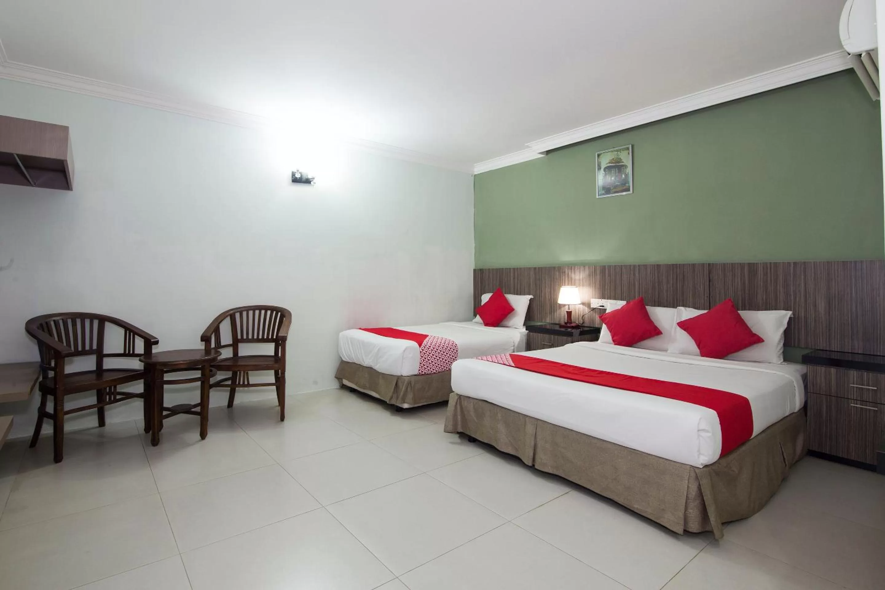 Bedroom, Bed in Crystal City Hotel