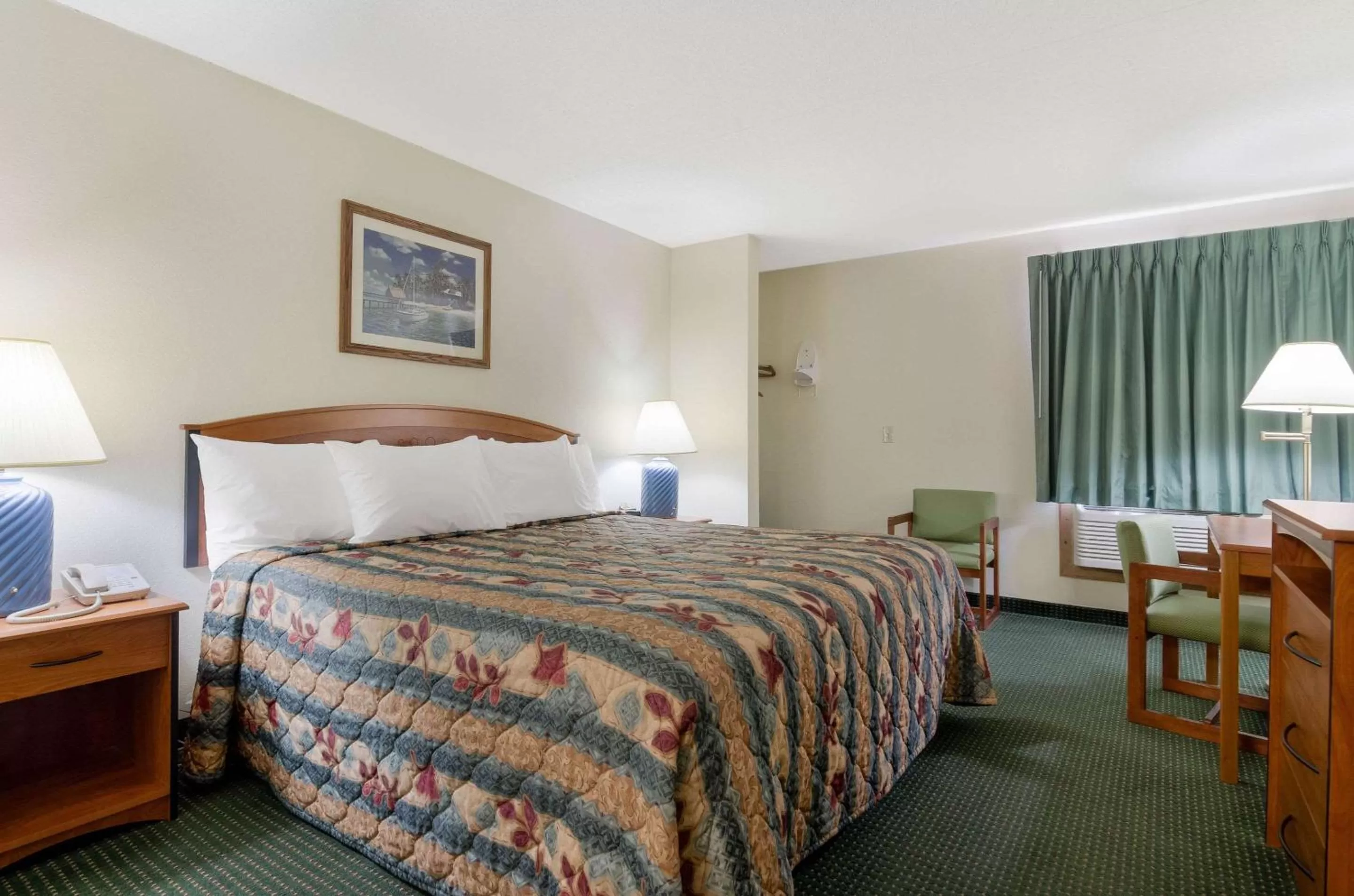 Standard King Room - Non-Smoking  in Econo Lodge Emporia