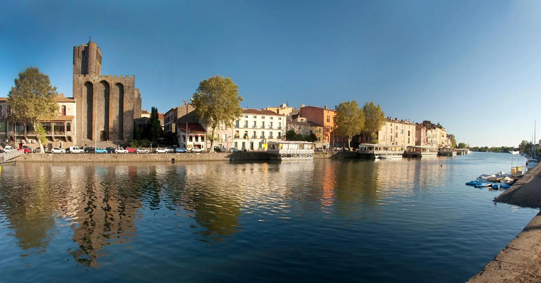 Nearby landmark in Hotel Grand Cap Rooftop Pool